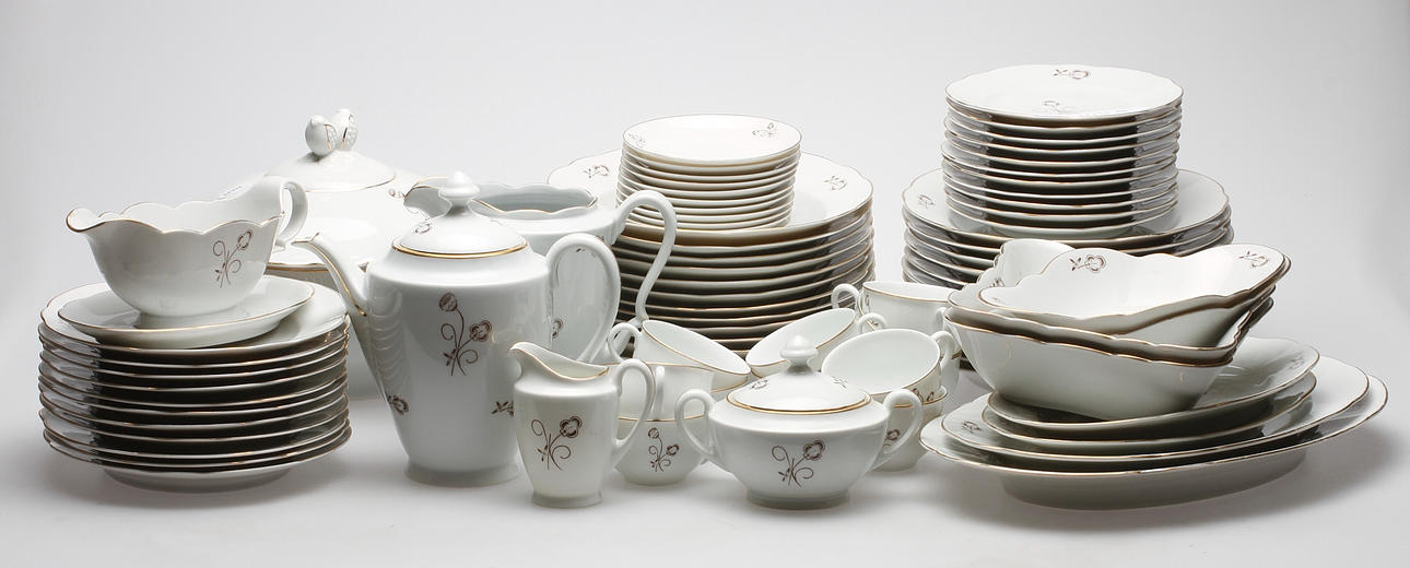 MAT- och KAFFESERVIS, 71 delar, Kahla samt Hackefors, 1900-tal.