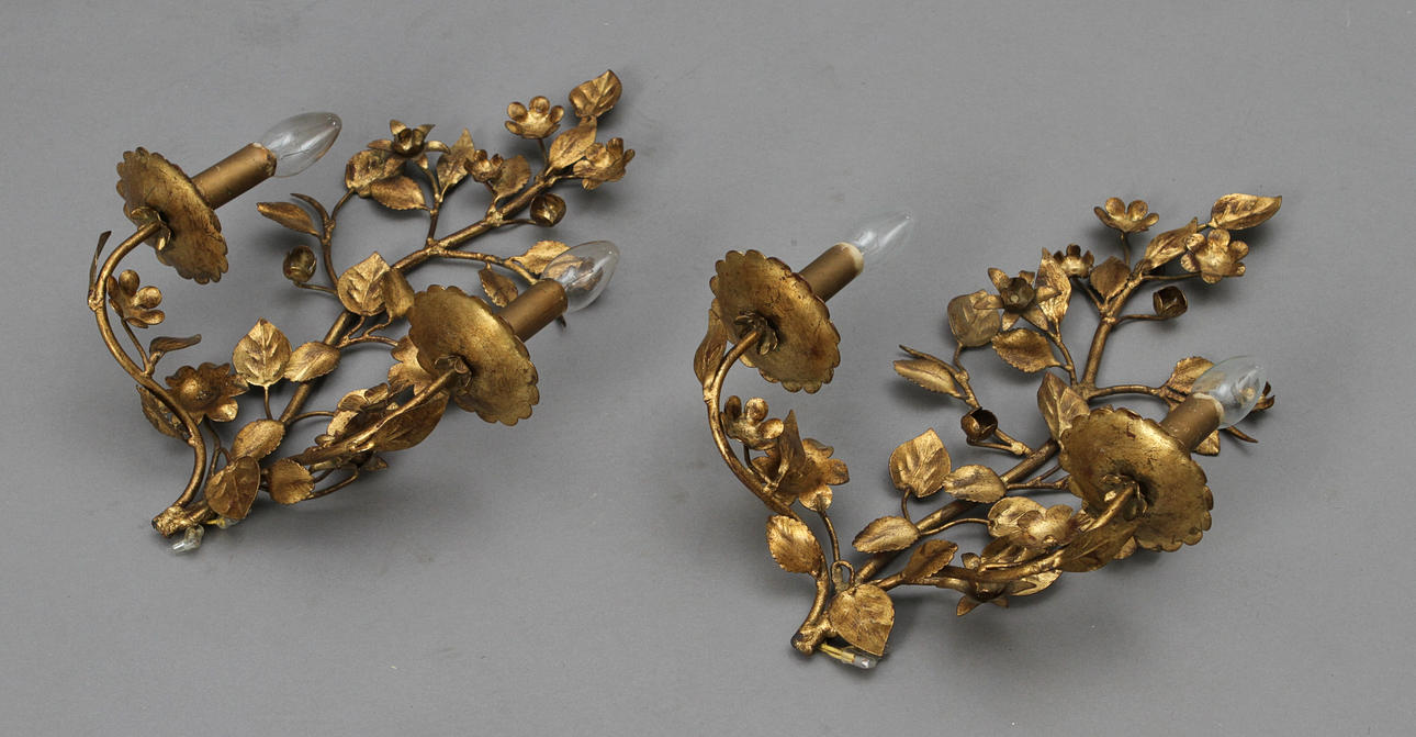 VÄGGLYSTRAR, ett par, rokokostil, 1900-tal.