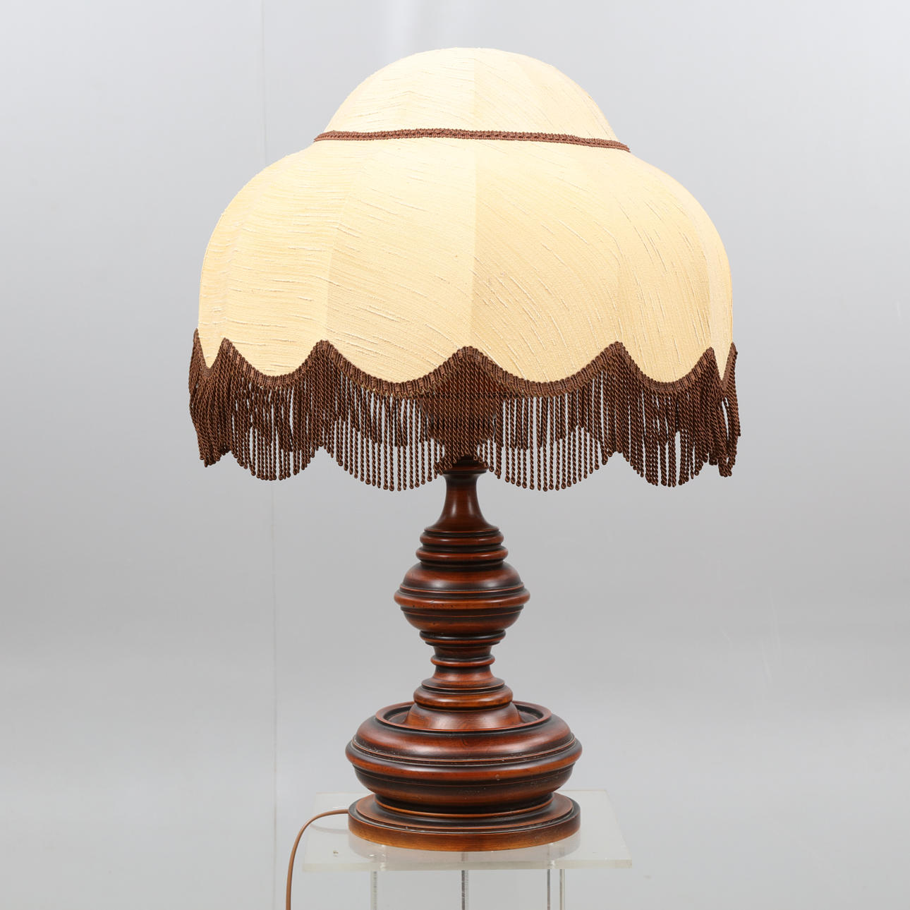 BORDSLAMPA, Trä.