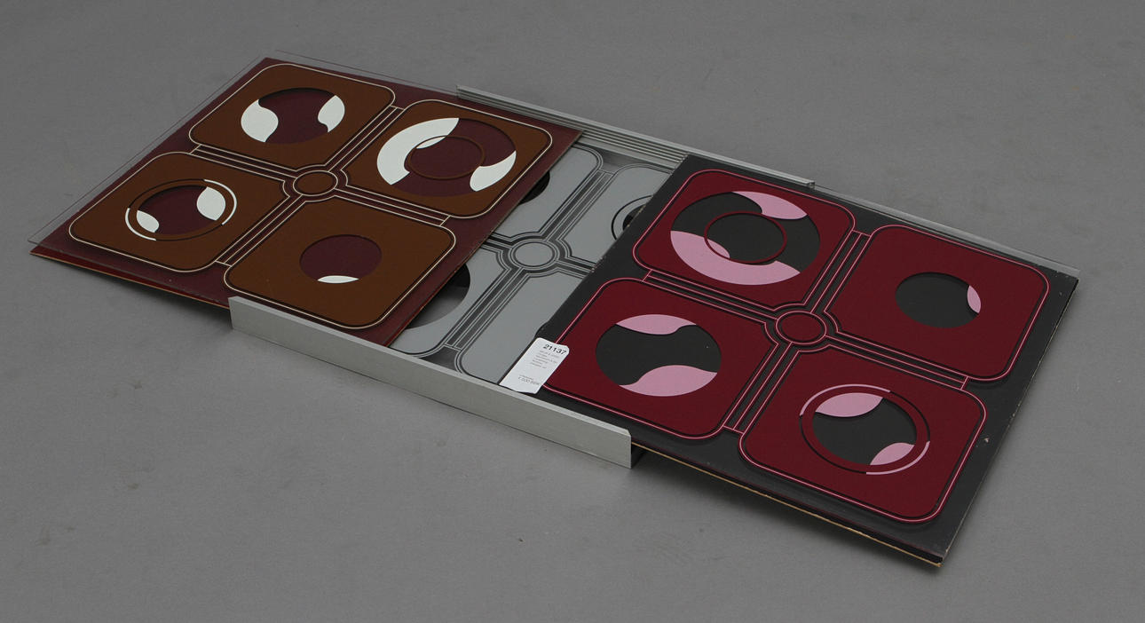 BECK & JUNG. (Holger Bäckström & Bo Ljungberg). Multipel, plexiglas. Numr 23/50 sign o dat 1974.