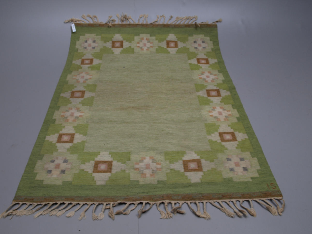 INGEGERD SILOW. Matta, röllakan, signerad IS, 206 x 138 cm.