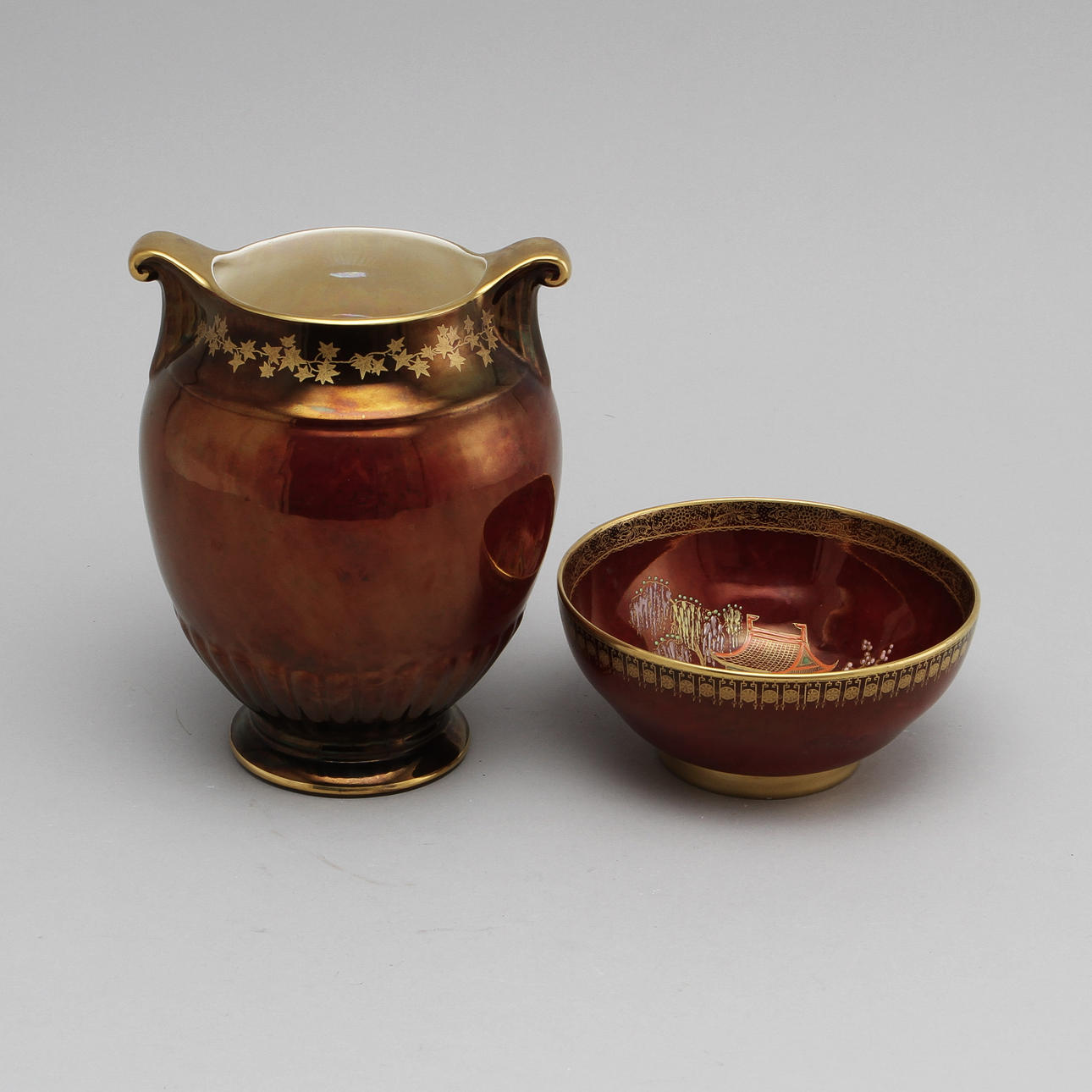 VAS samt SKÅL, flintgods, "lustre ware", Crown Devon resp Carlton ware, England, 1800/1900-tal.