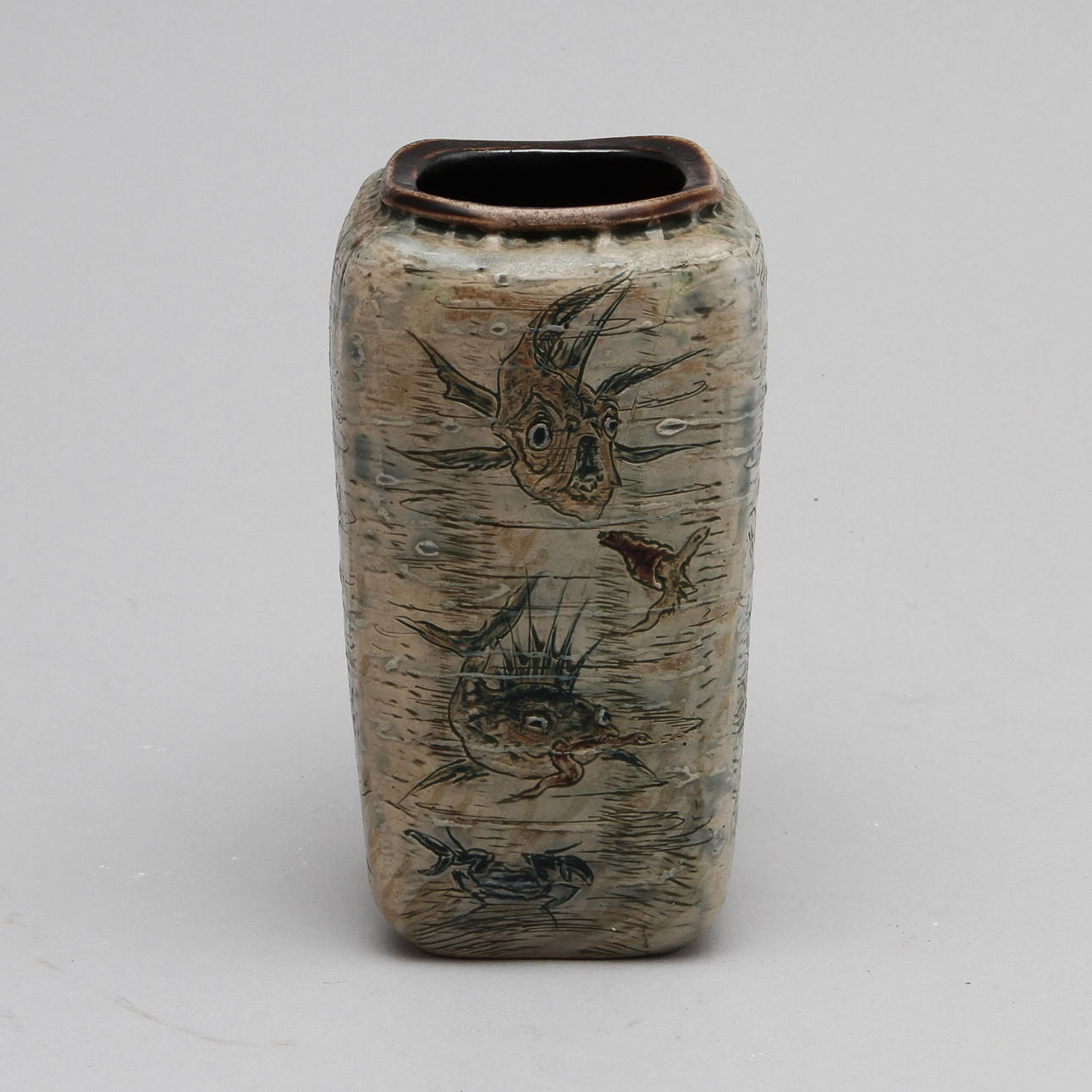 VAS, stengods, Martin Brothers, London Southhall, 9-1913.