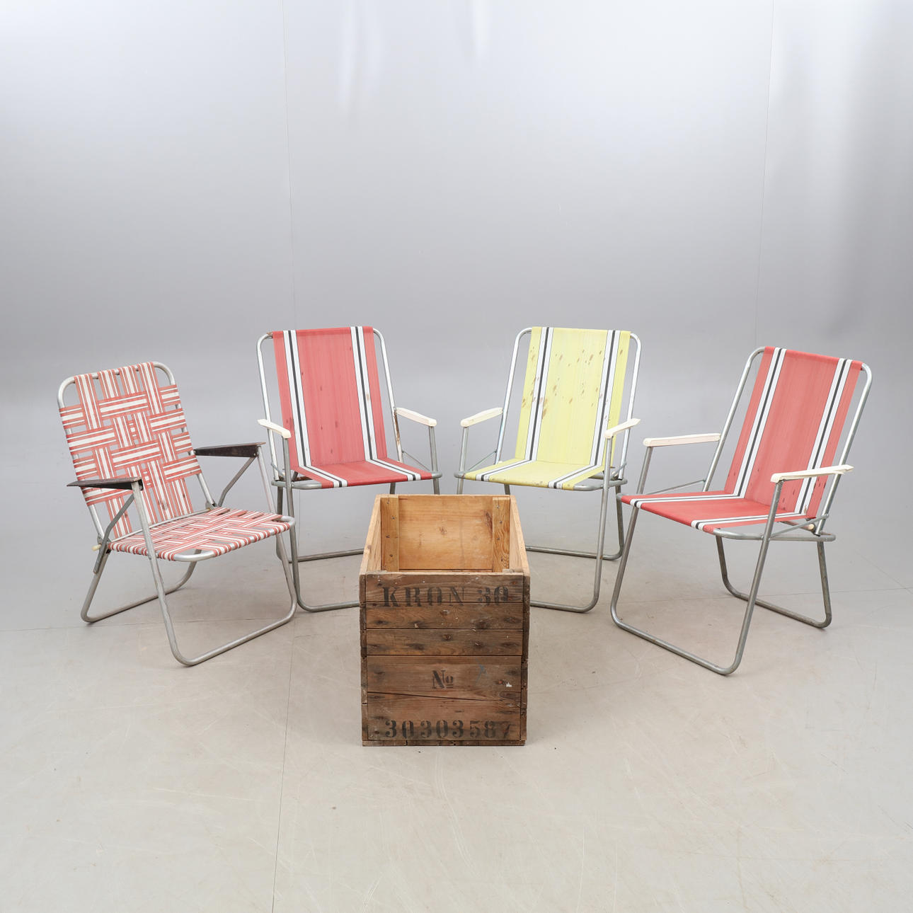 CAMPINGSTOLAR,4 stycken samt Trä Låda.