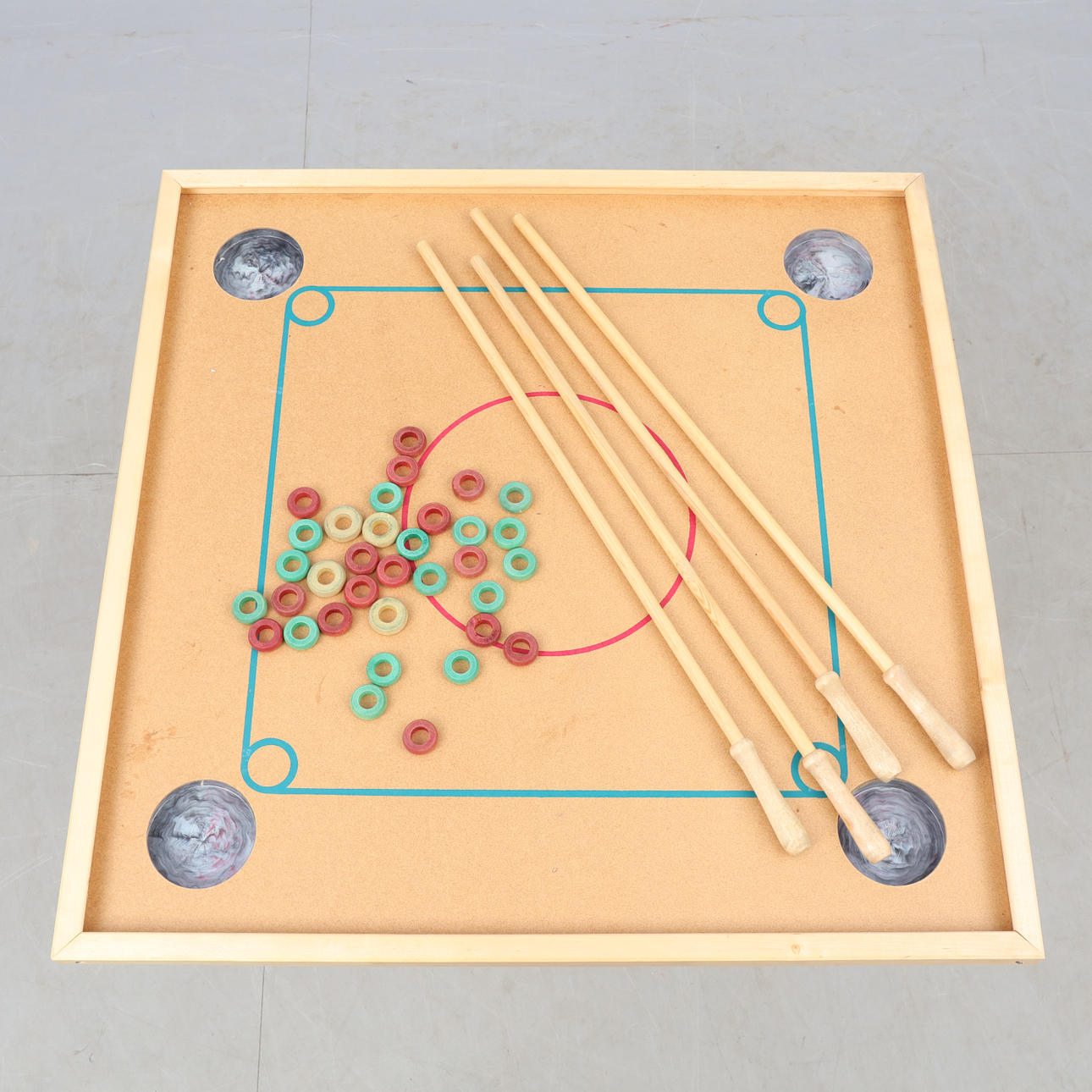 COURONNE spel Micki.