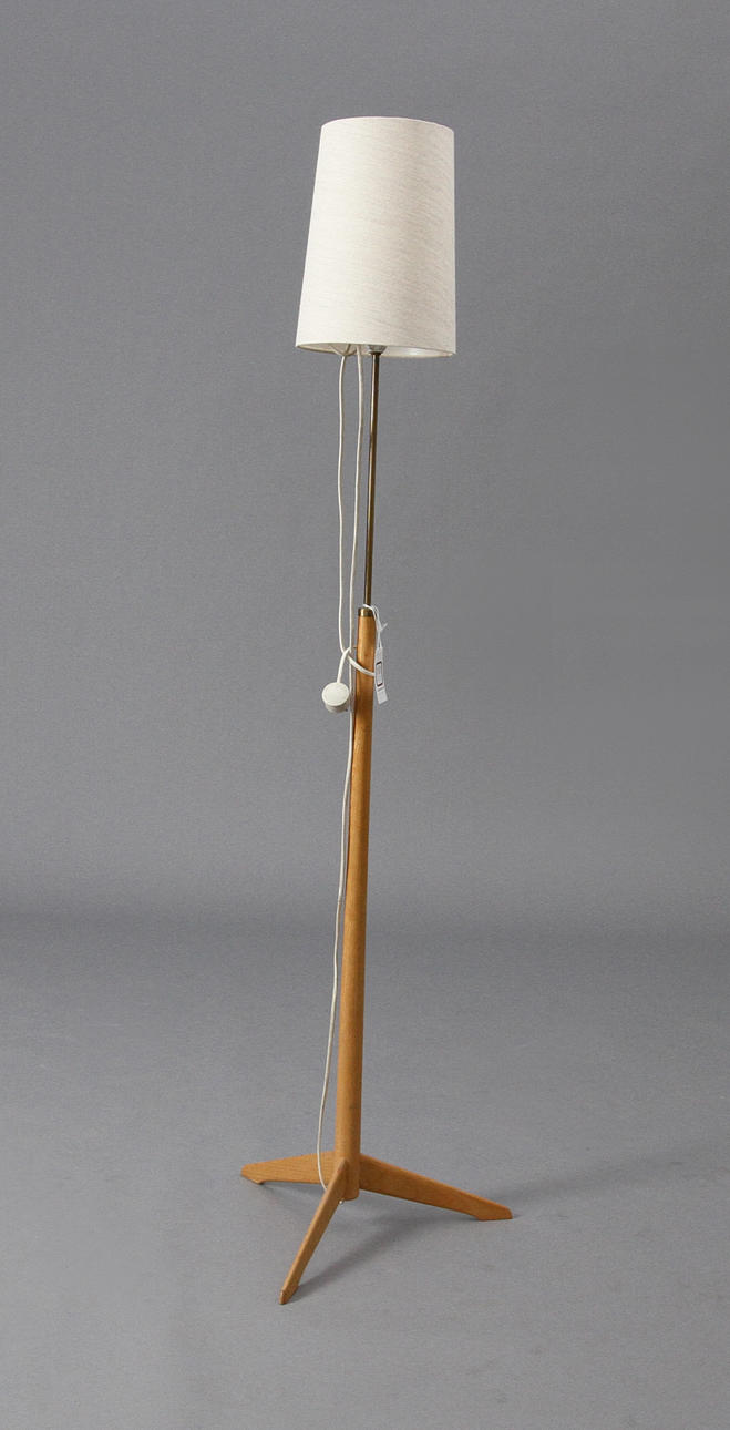 GOLVARMATUR, mässing på tredelad björkfot.