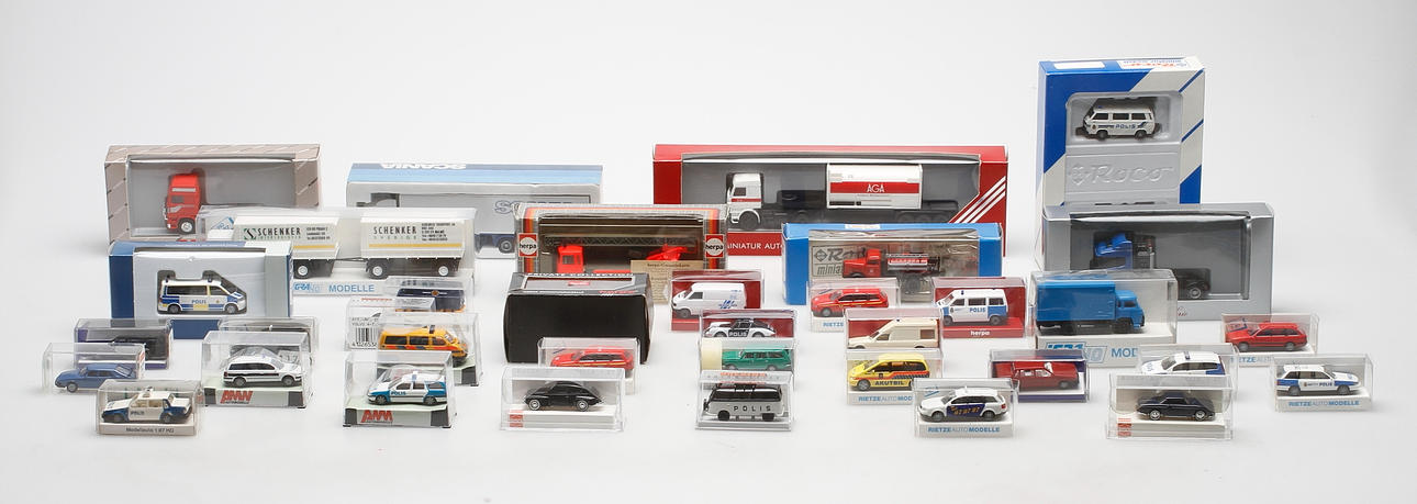MODELLBILAR, ca. 35 st, bland annat Roco, Herpa, Rietze.
