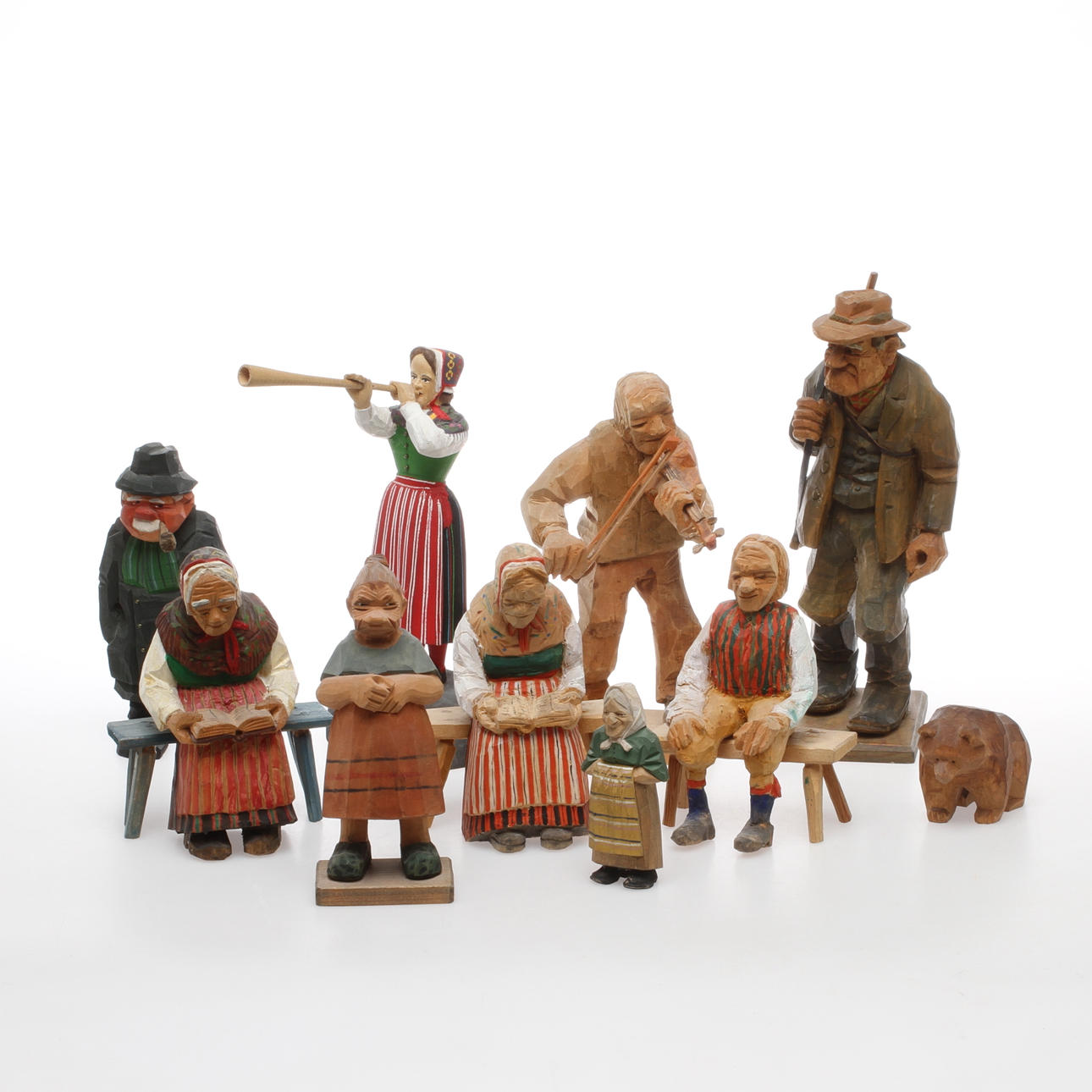 TRÄFIGURER 10 st, skuret och bemålat trä, bla G. Hedin & G Daniels, 1900-talets andra hälft.