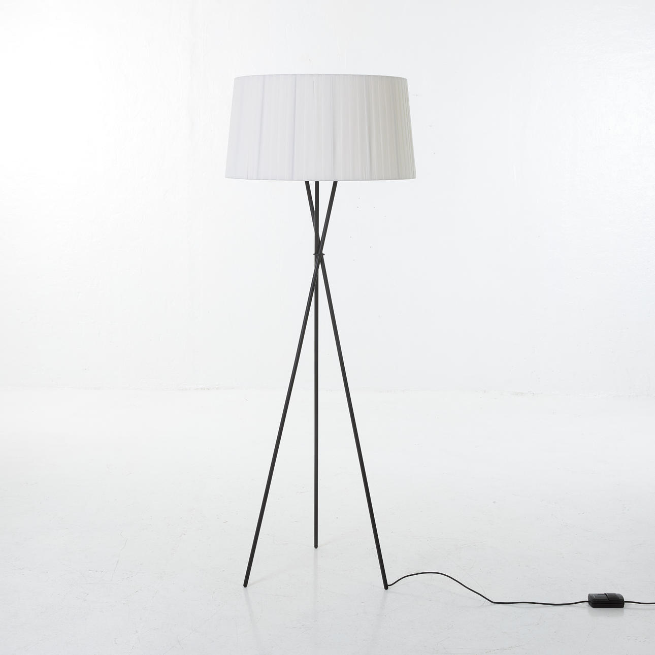 SANTA & COLE, Floor lamp "Tripode G5".