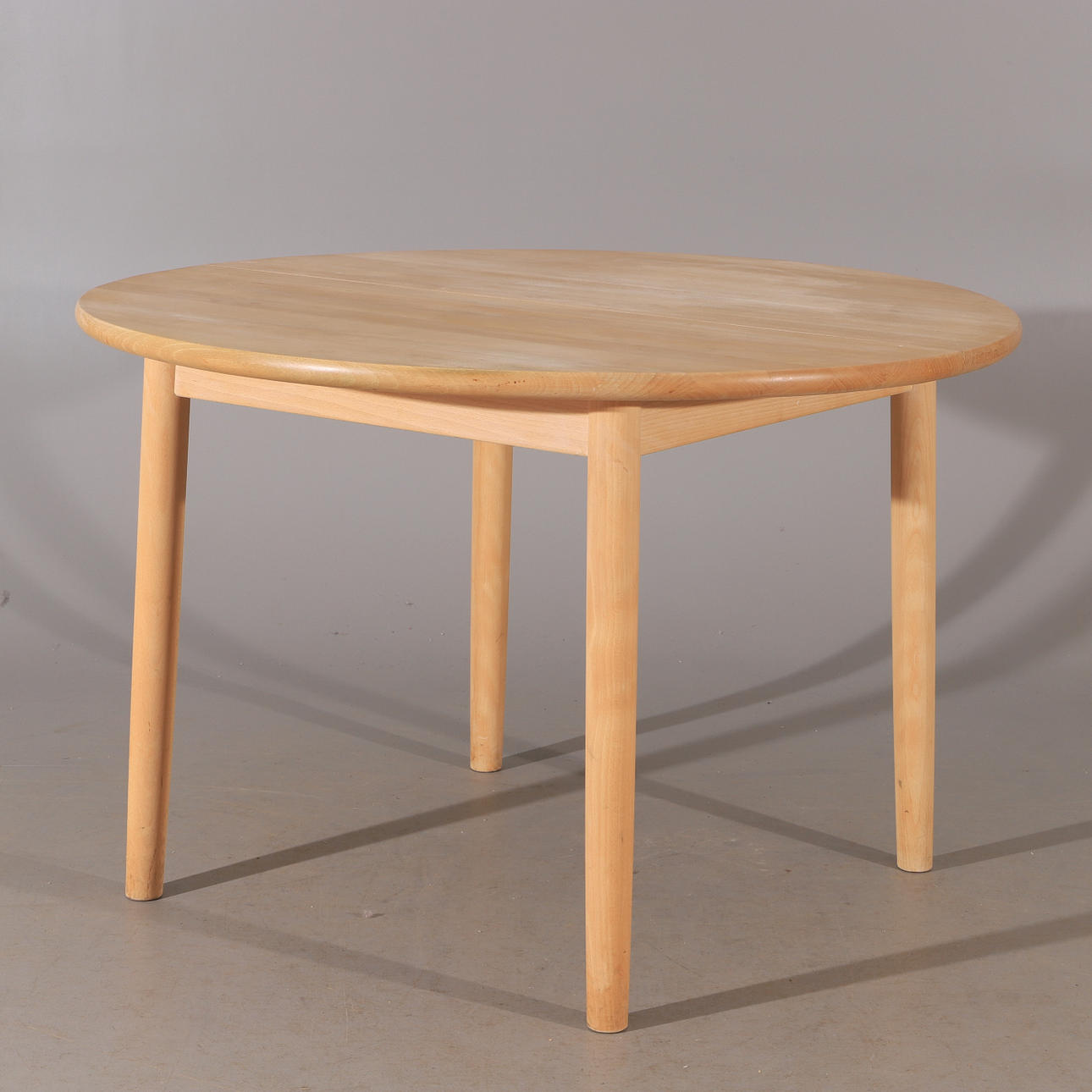 SPISESTUEBORD, massiv sæbebehandlet bøg, Danmark.