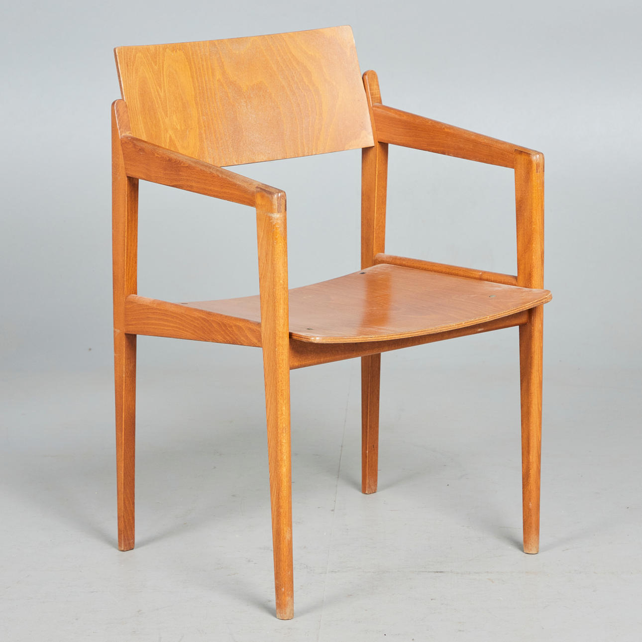 Thonet, tuoli/nojatuoli, vaneri.