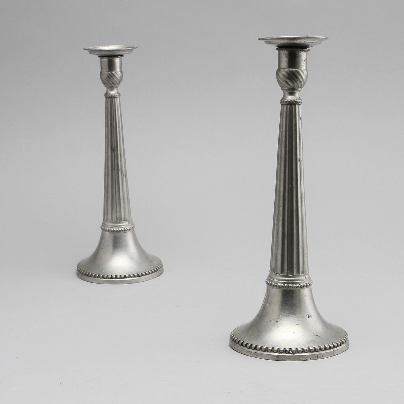 LJUSSTAKAR, ett par, tenn, Eric Pettersson Krietz, Stockholm, 1800.