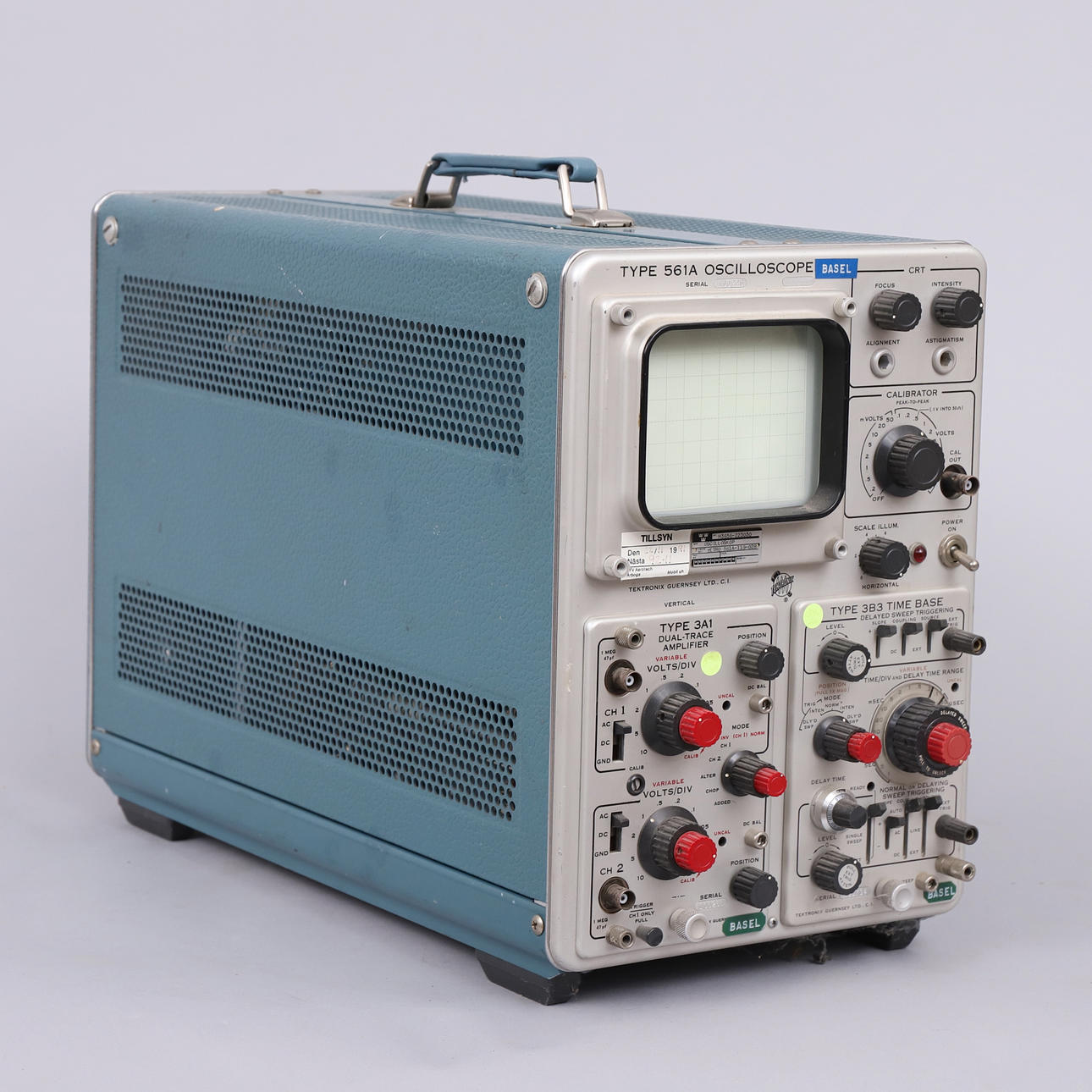 OSCILLOSCOPE TYPE 561A.