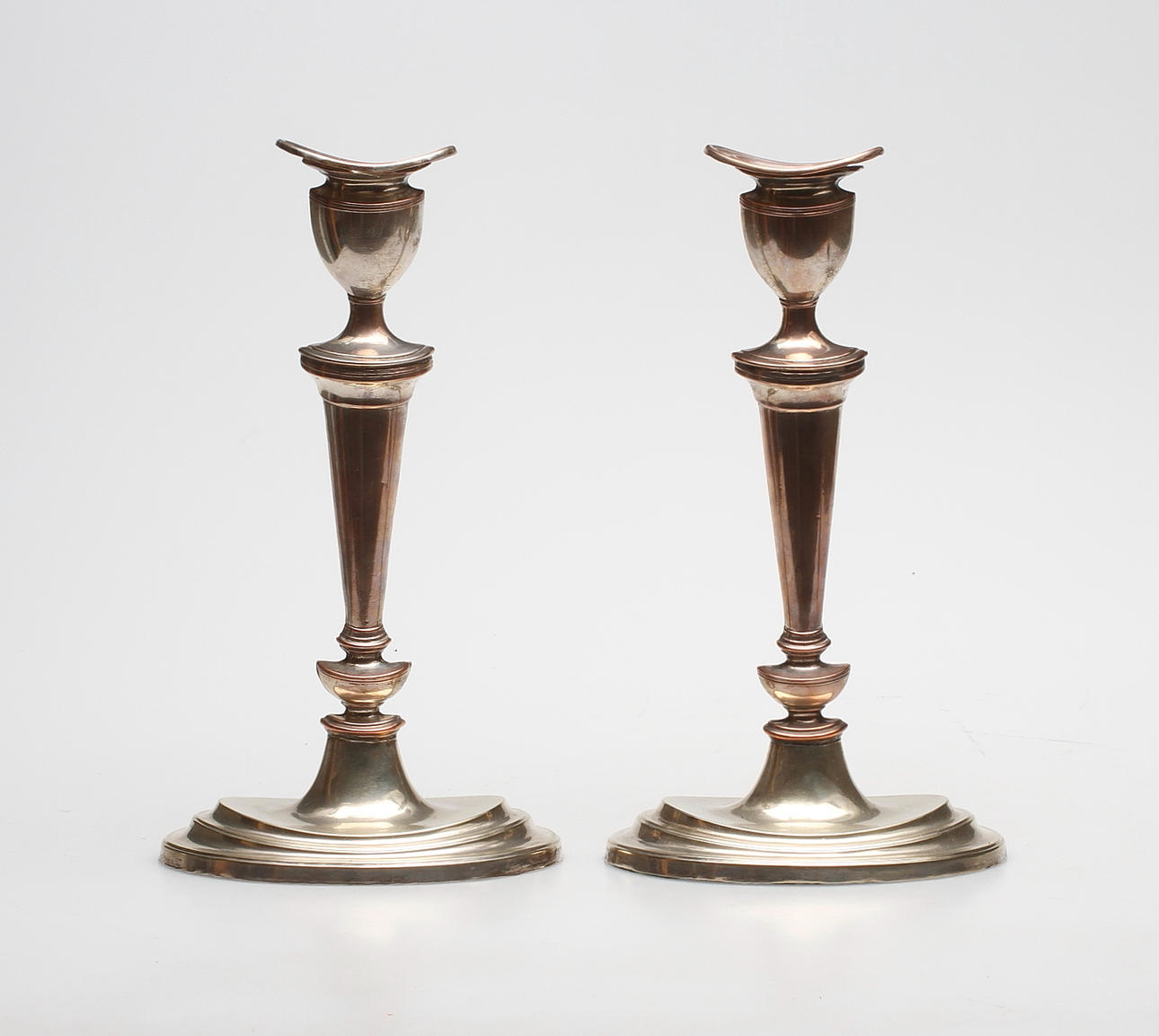 LJUSSTAKAR, ett par, argent hache, 1900-tal.