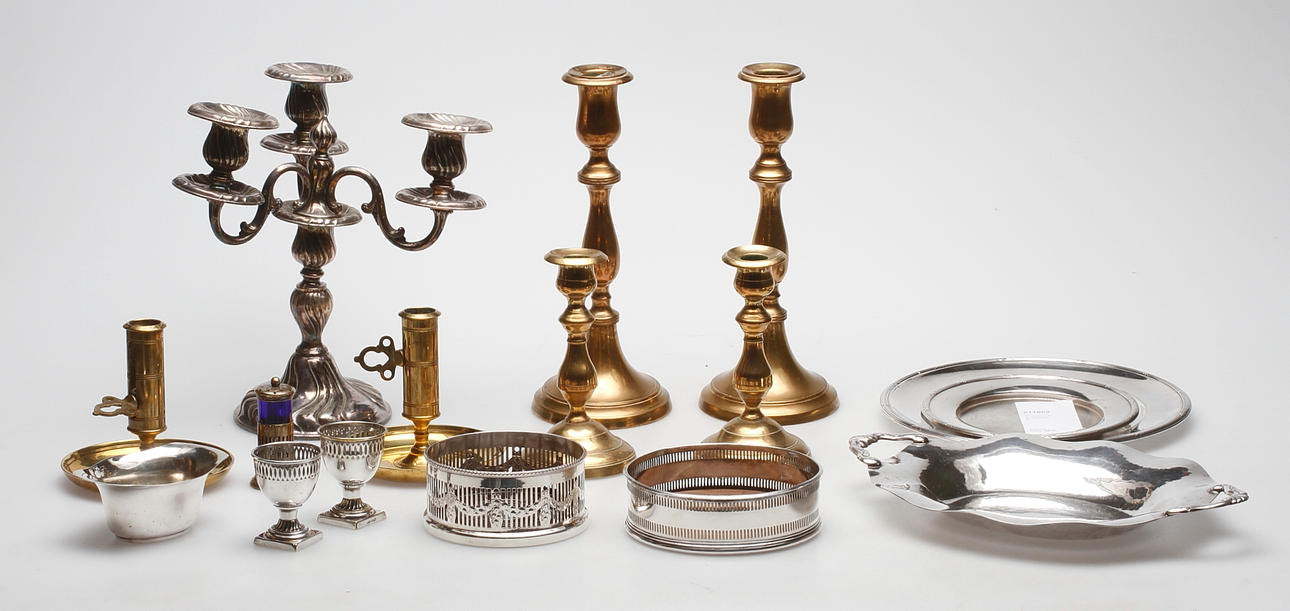 METALLFÖREMÅL, mässing och vitmetall, 1900-tal.