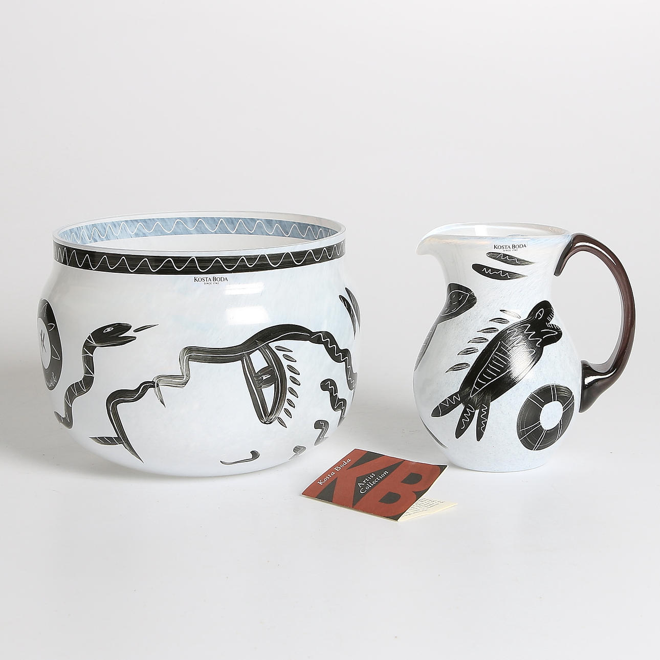 SKÅL samt BRINGARE, glas, "Caramba", Ulrica Hydman-Vallien, Kosta Boda.