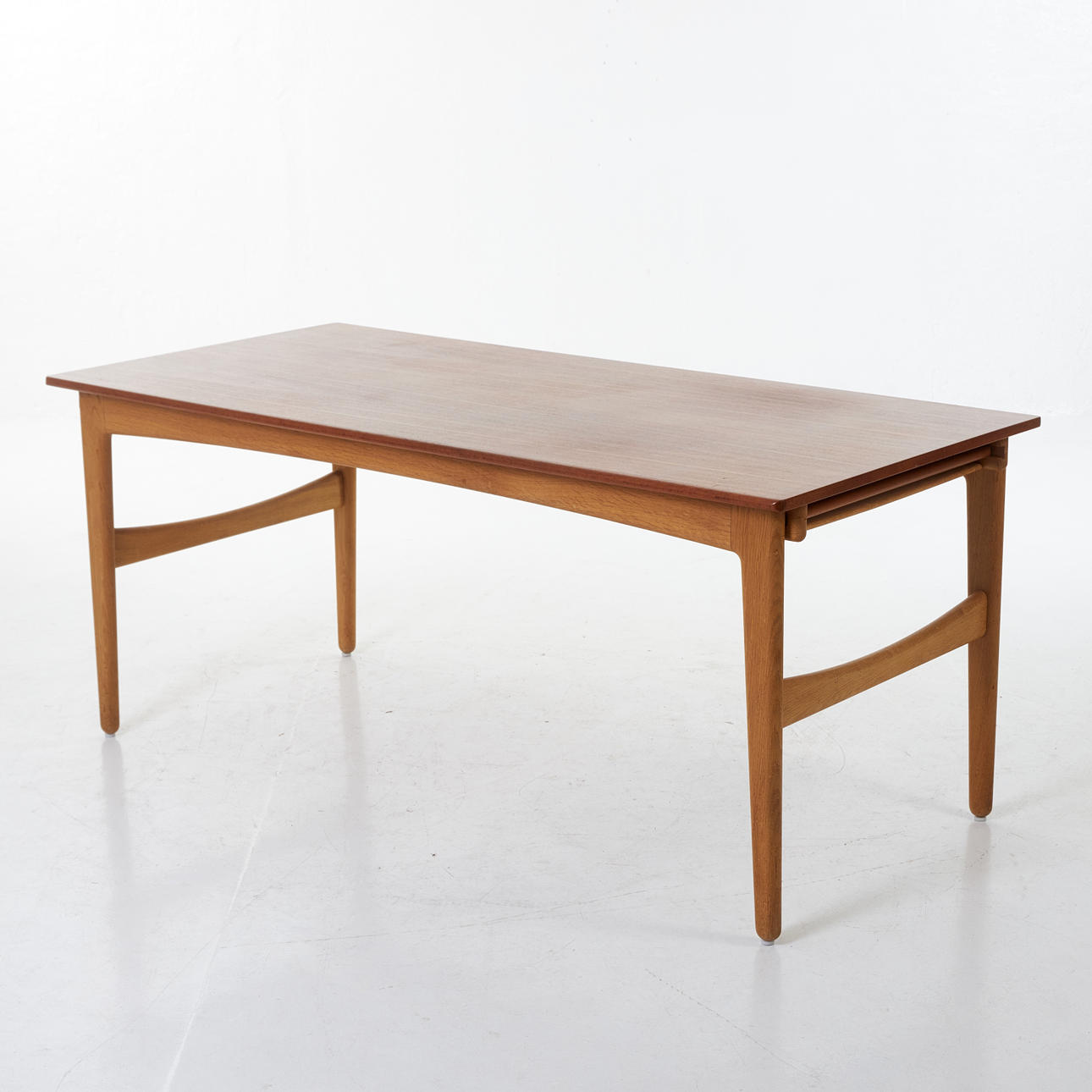 KNUD ANDERSEN. Esstisch, JCA Jensen, Aarhus, Dänemark.