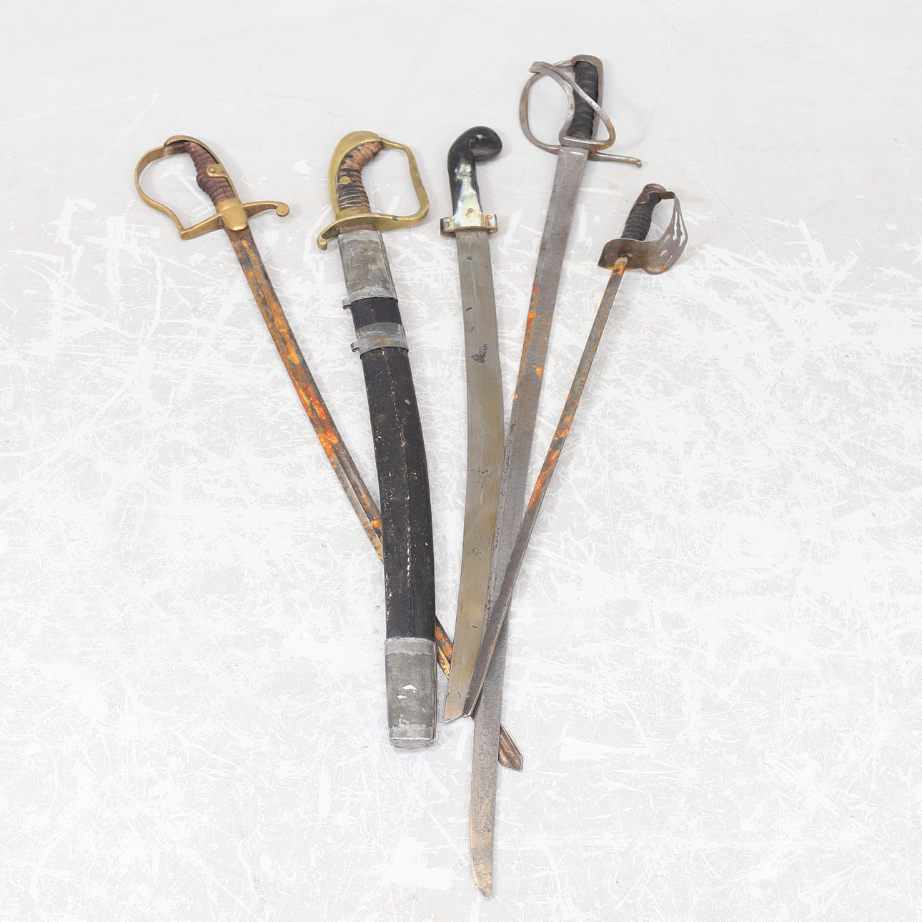 SABLES, 5 piezas Siglo XIX.