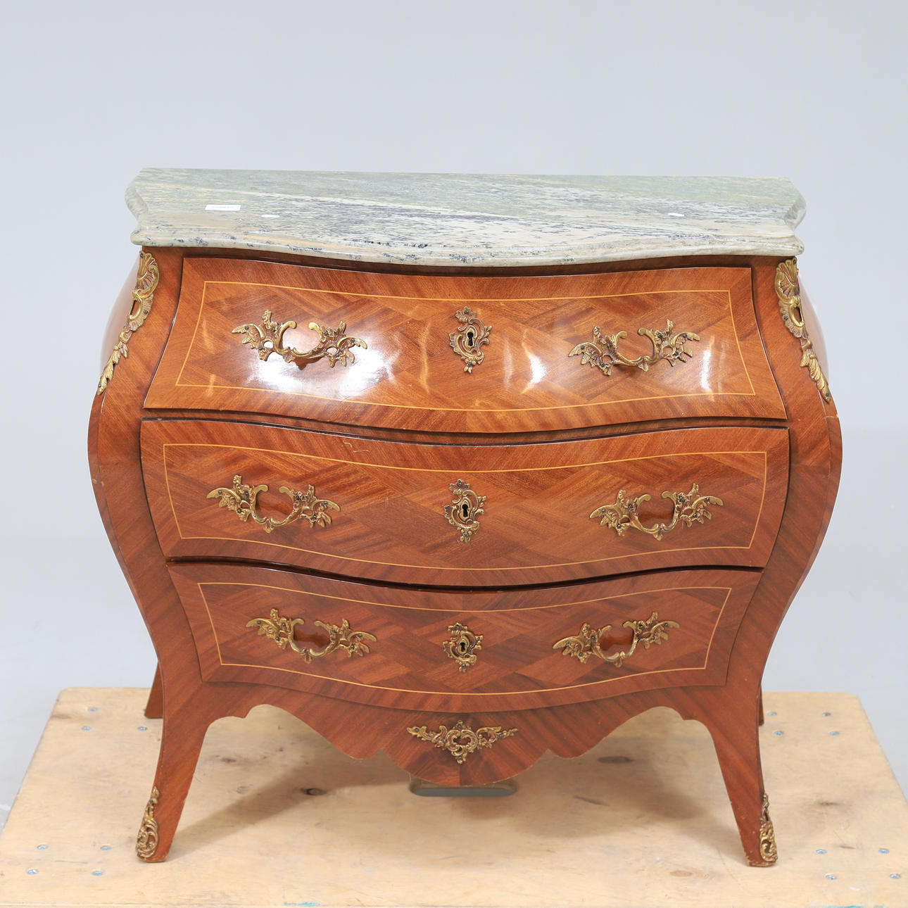 PIIRONKI, rokokootyylinen, 1900-luvun ensimmäinen puolisko.