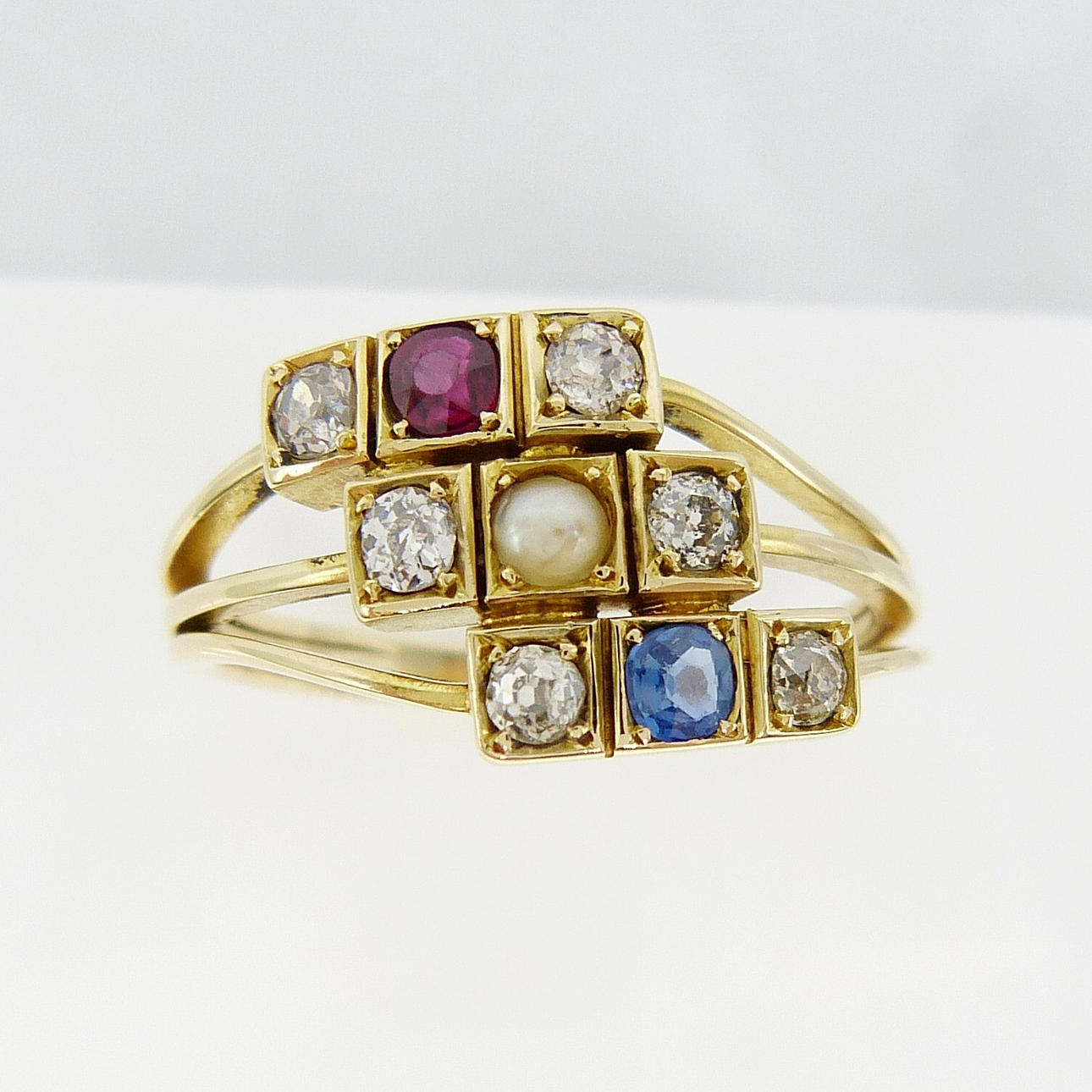 VICTORIAN DIAMANT & ÆDELSTEN RING.