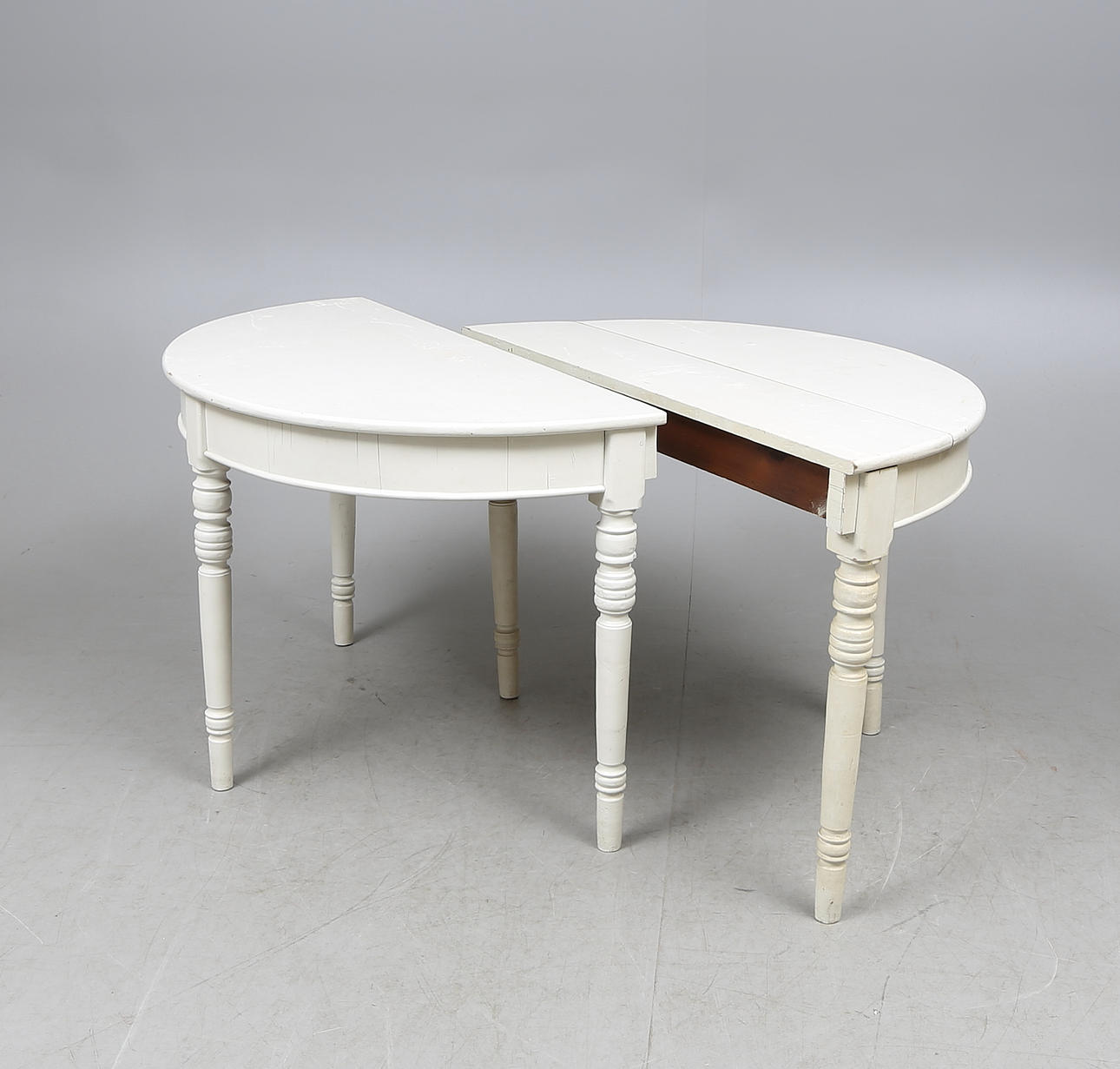 MÅNBORD, ett par, 1800-tal.