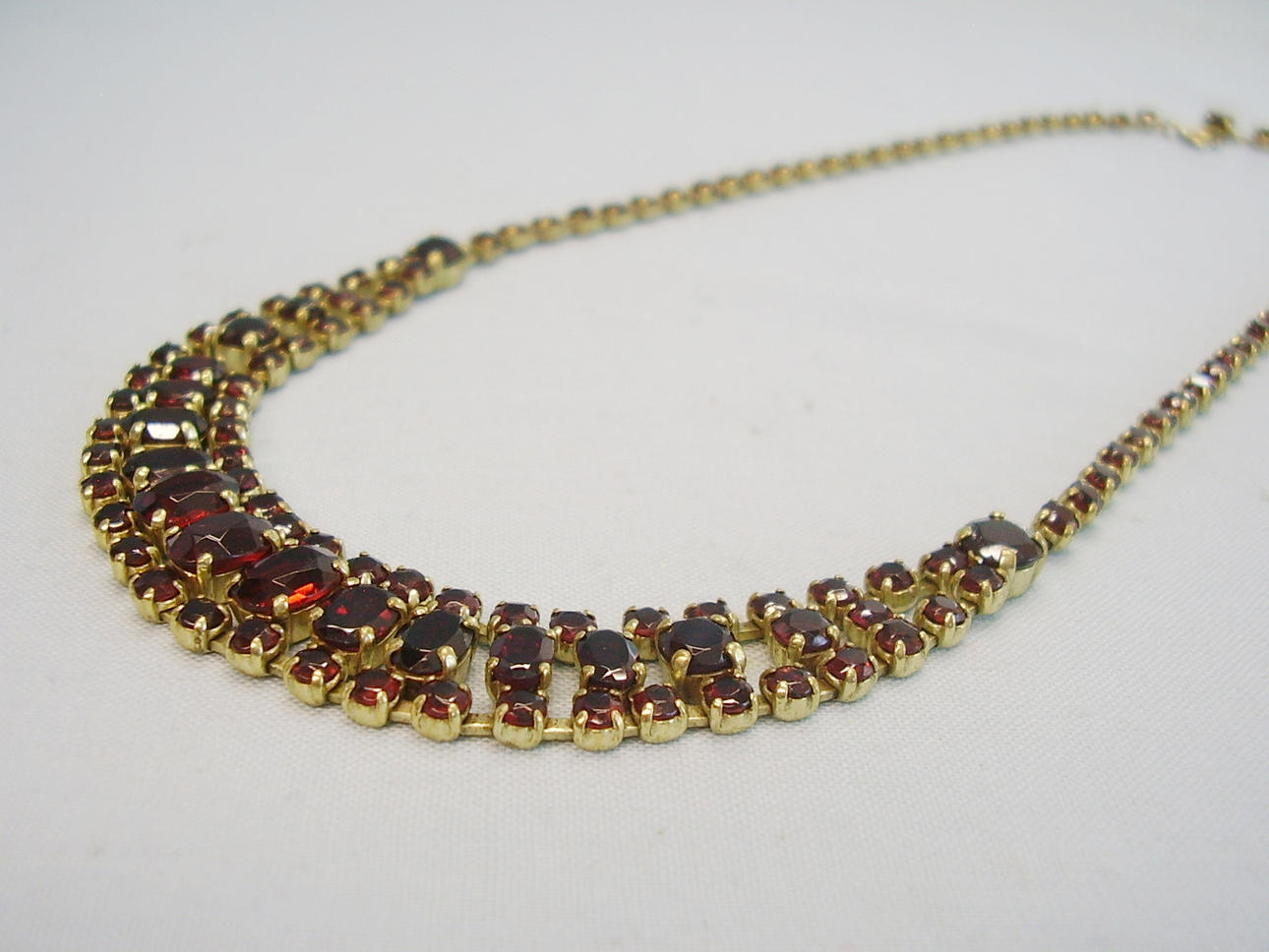 GRANAT COLLIER NORMGOLD signiert WILHELM MÜLLER.