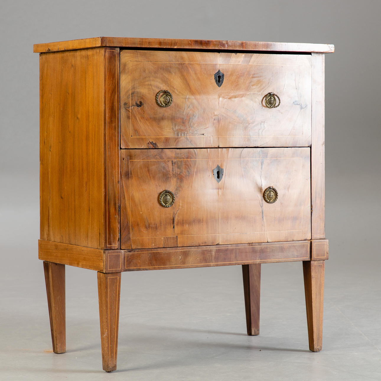 Lille Louis Seize kommode, mahogni.