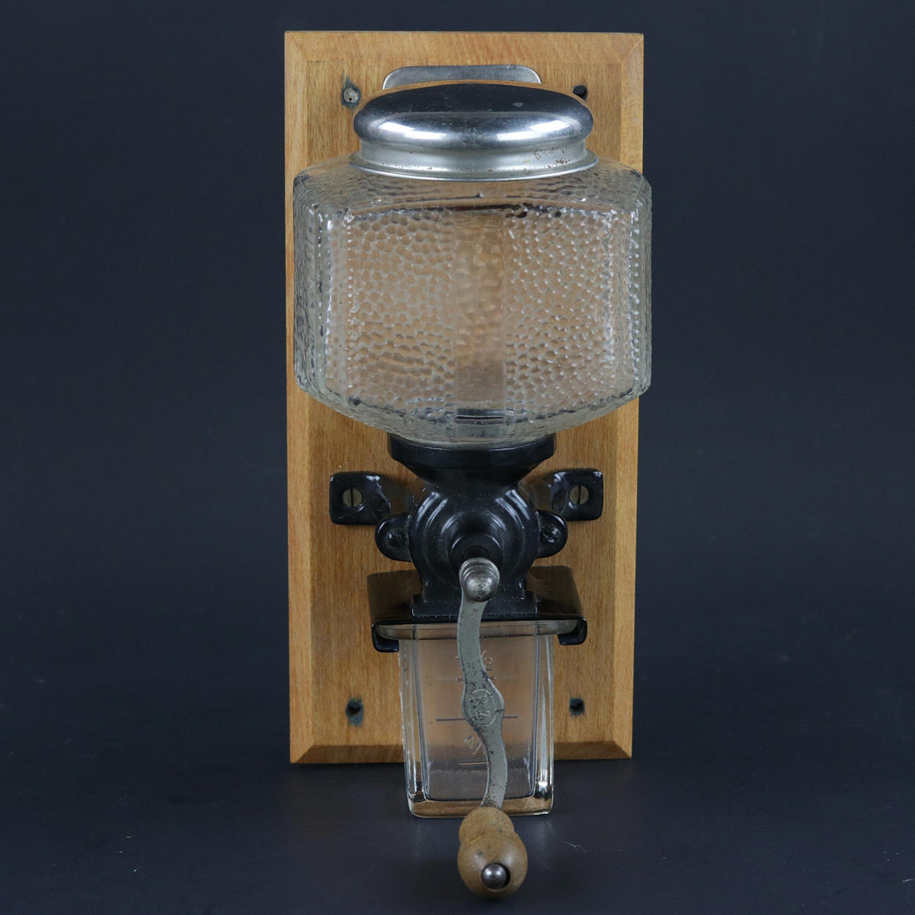 MOLINILLO DE CAFÉ, modelo de pared, siglo XX.