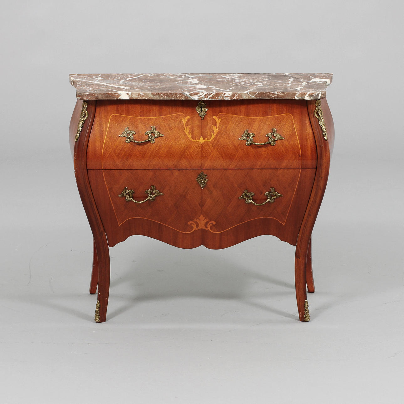 BYRÅ, rokokostil, 1900-tal.