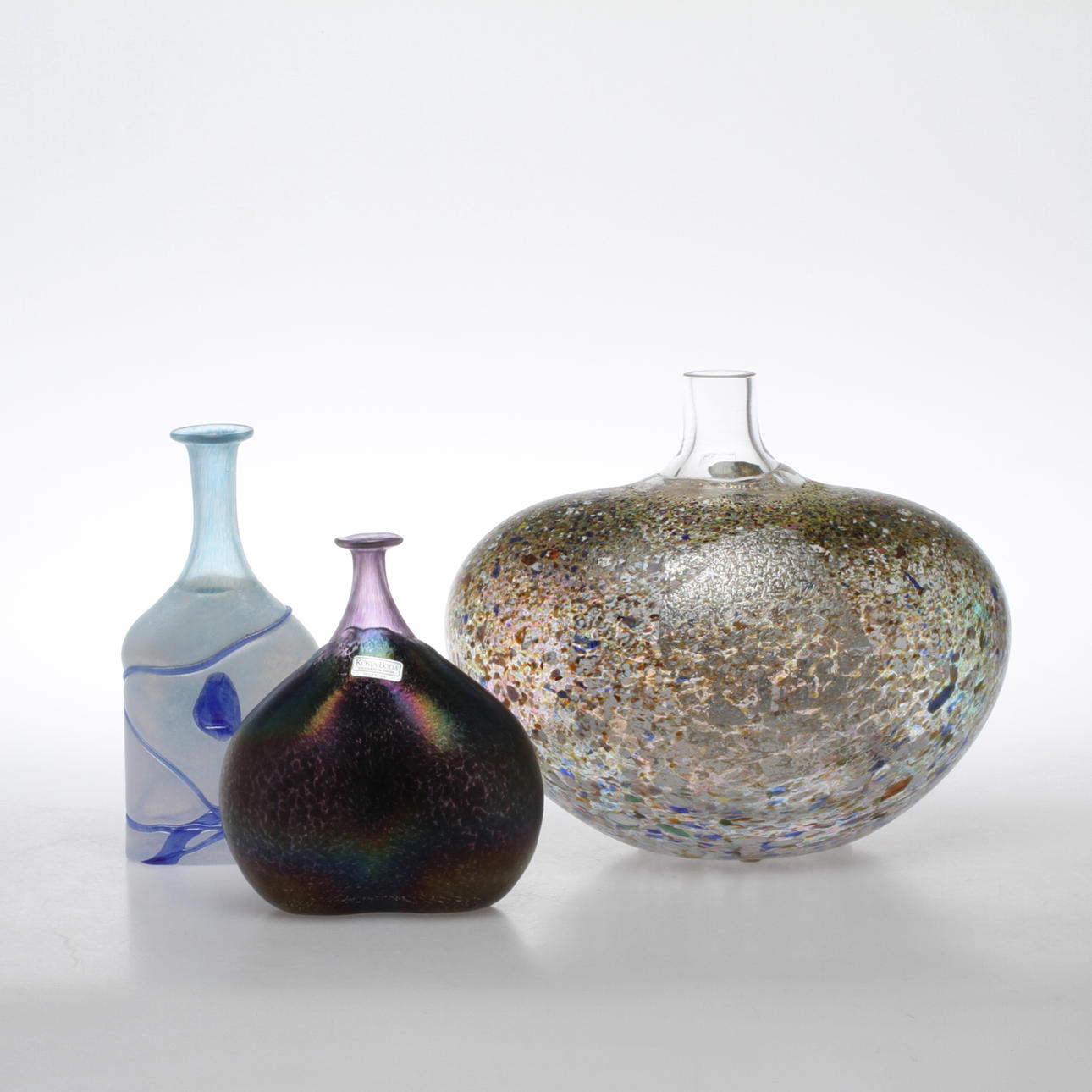 VASER, 3 st, glas, Bertil Vallien, Kosta Boda, signerade varav en atelier.