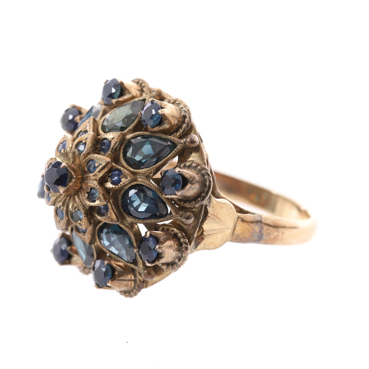 EN 14K SAPPIR BOMBE KLYNGE RING.