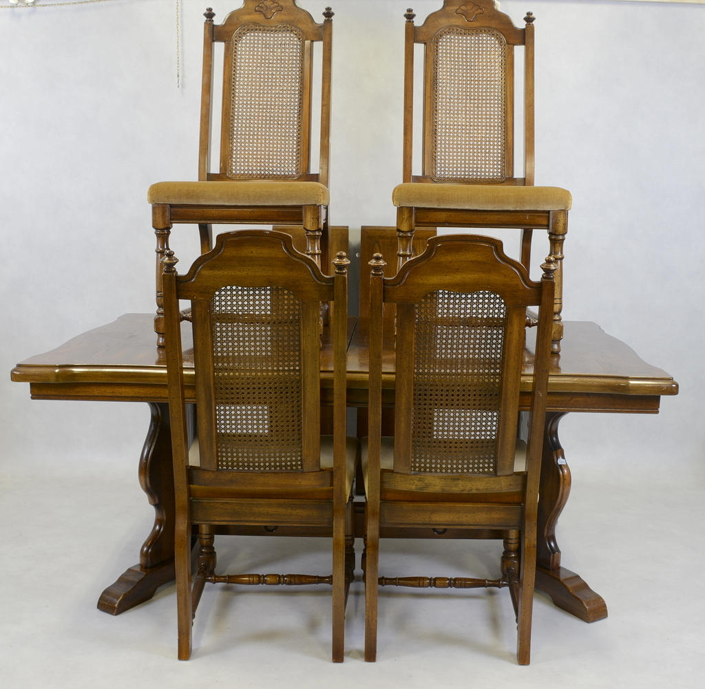 MATBORD MED 6 STOLAR.