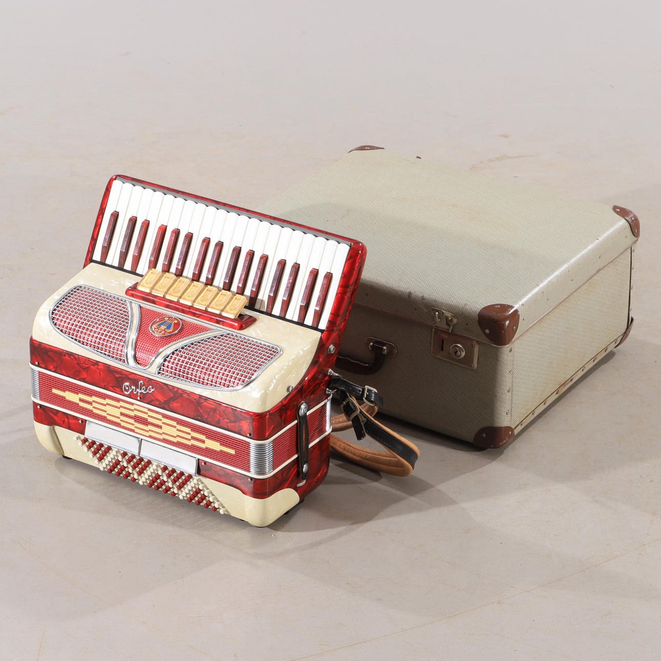 JUEGO DE ARRASTRE, Orfeo, Italia.