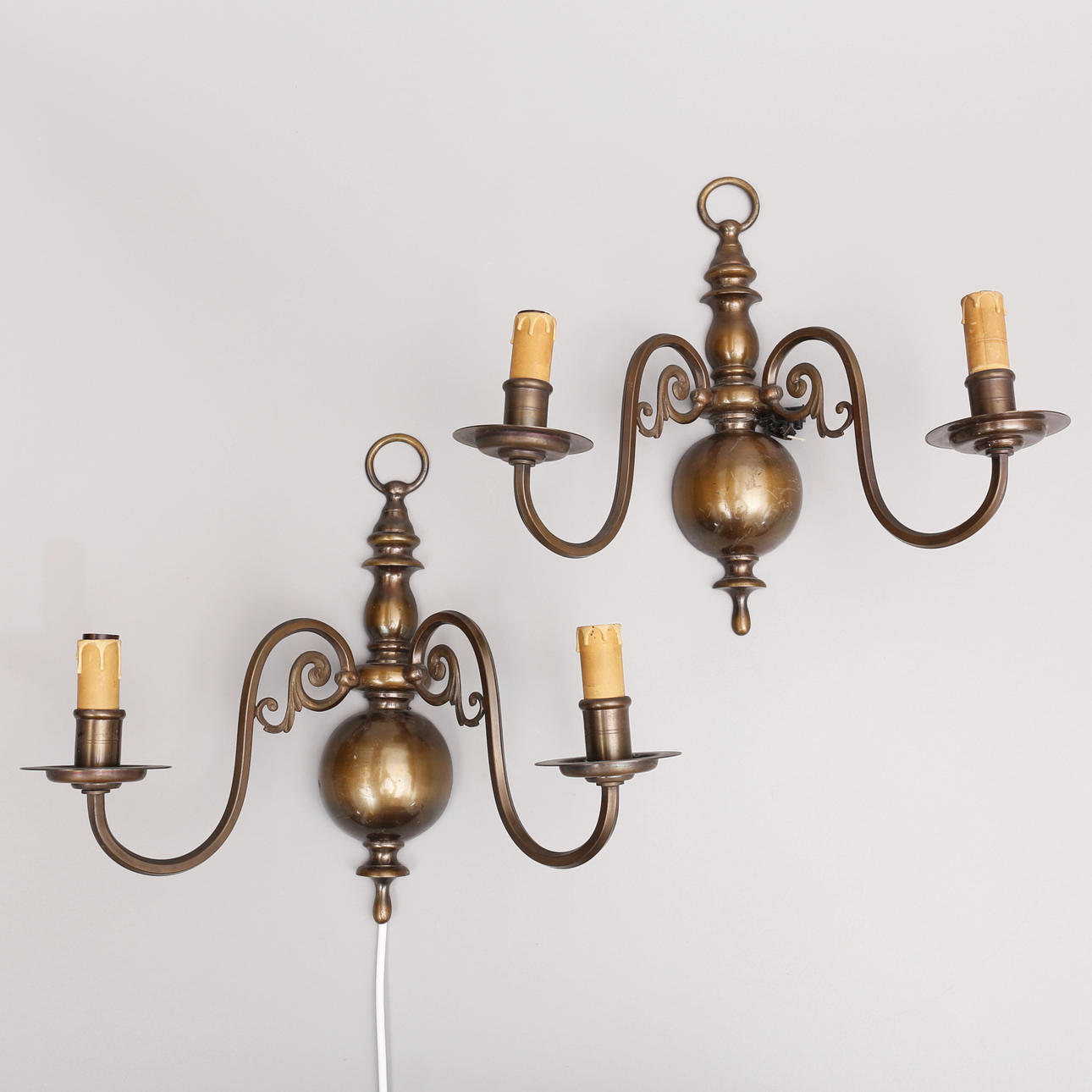 VÄGGLAMPOR, ett par, malm, 1900-tal.