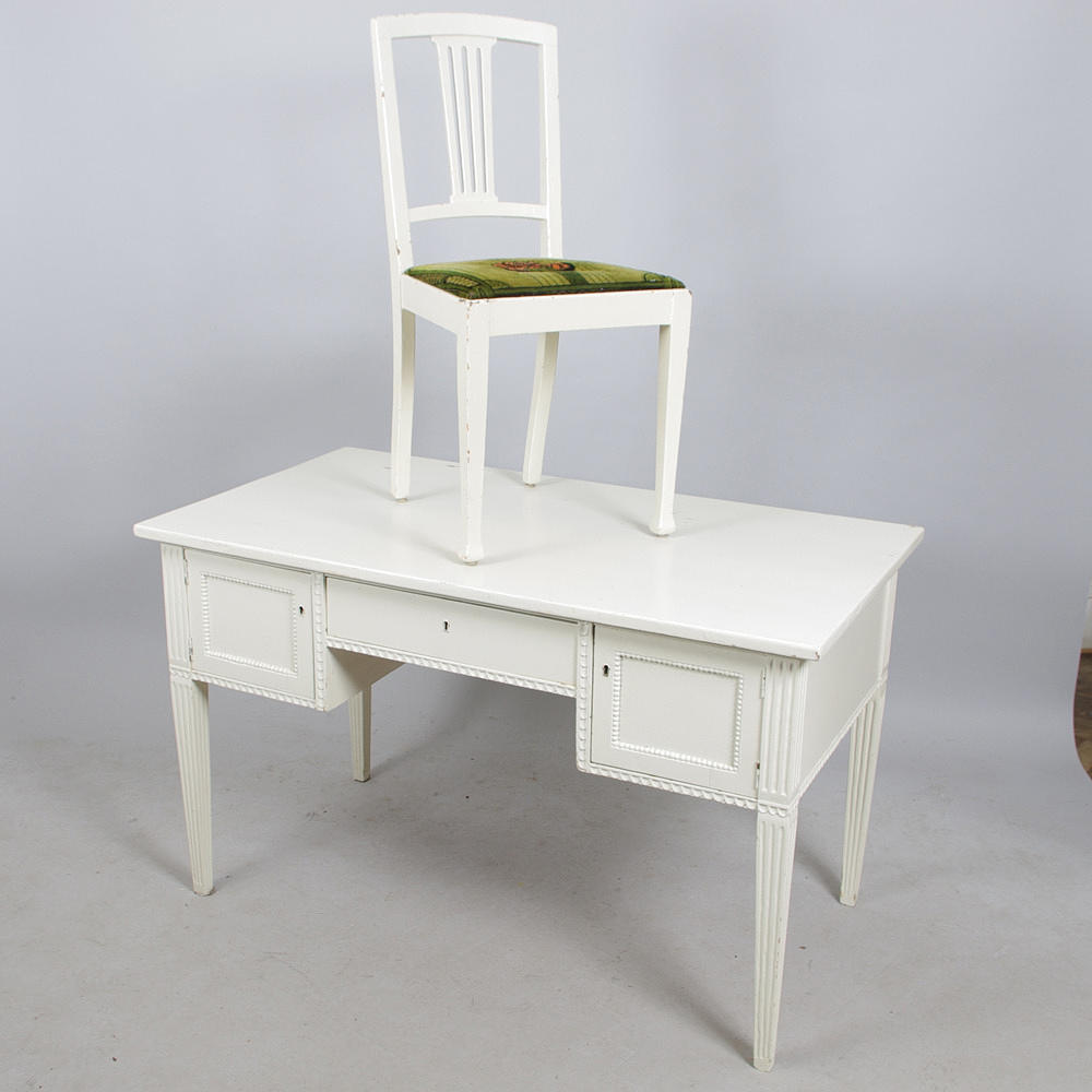 SKRIVBORD, vitmålat, gustaviansk stil.