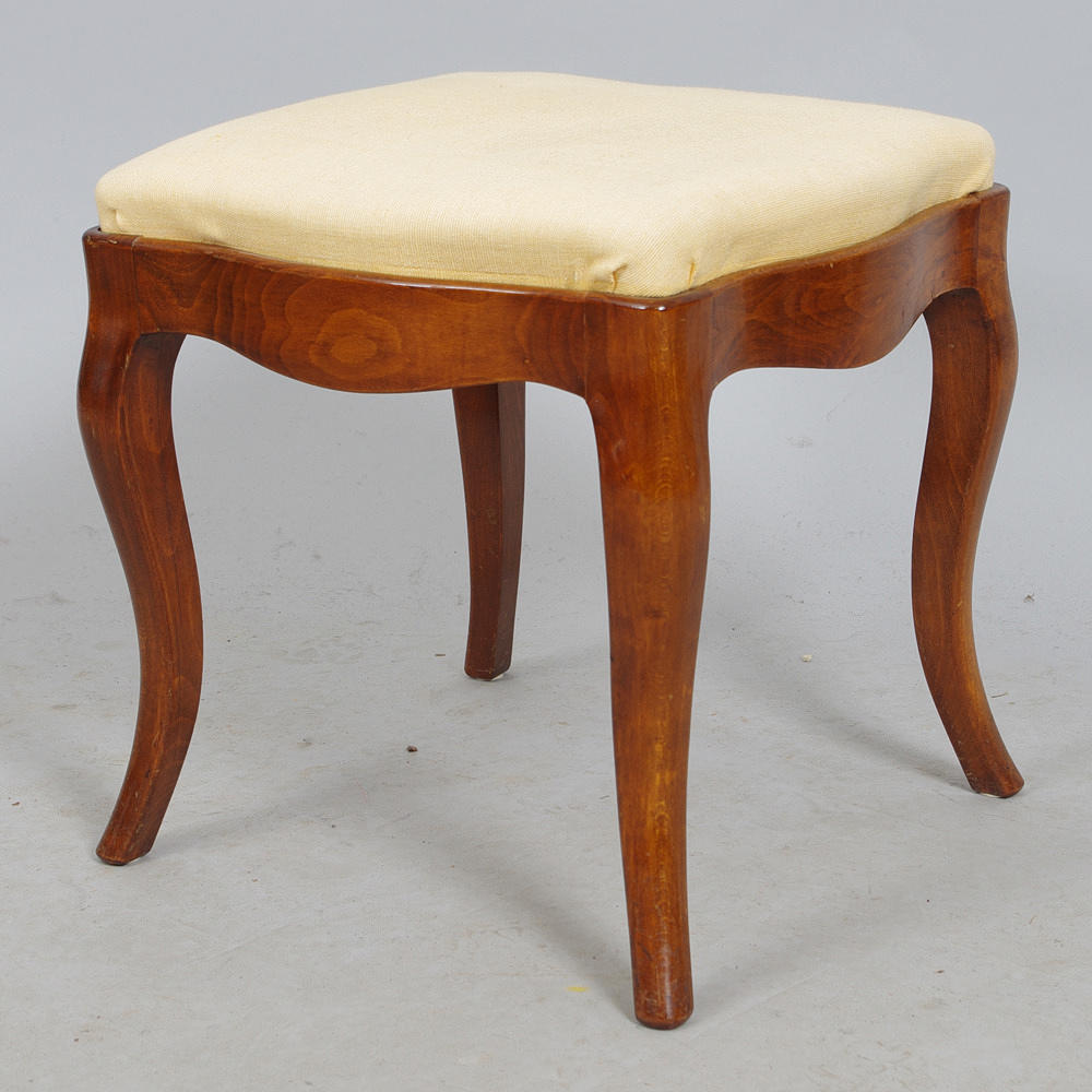 PALL, mahogny, rokokostil.