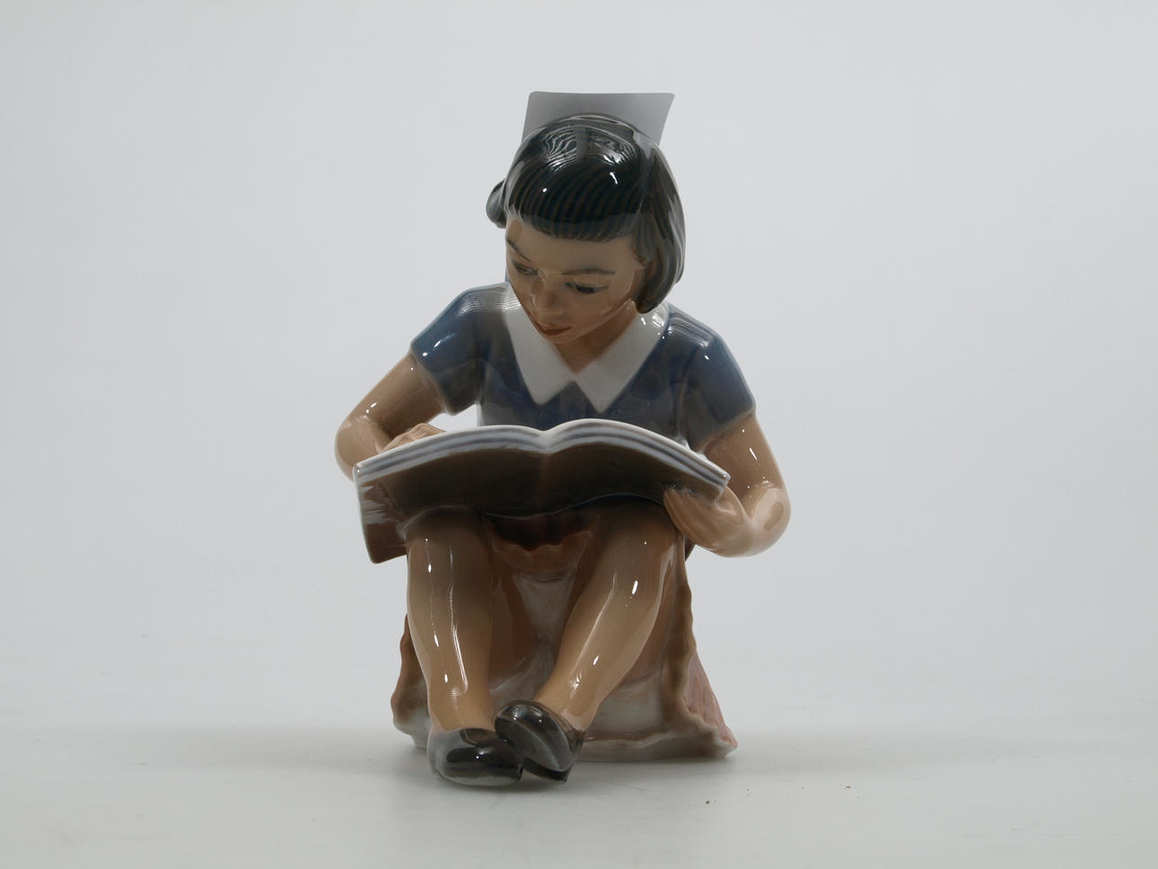 FIGURIN, porslin, Tecknande flicka, modell 1332, Dahl Jensen.