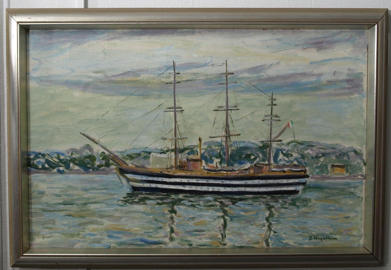 BENGT HEGETHORN. Olja på duk, Segelbåt vid kustband, signerad B Hegethorn.