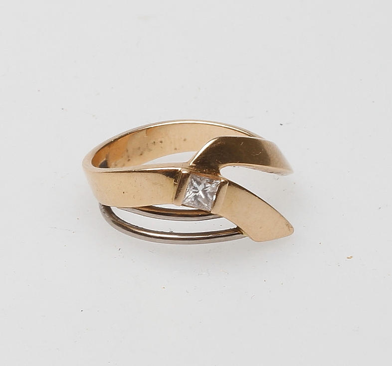 RING, 18k guld och vitguld med diamant 0,25 ct, vikt ca. 8,5 gram.