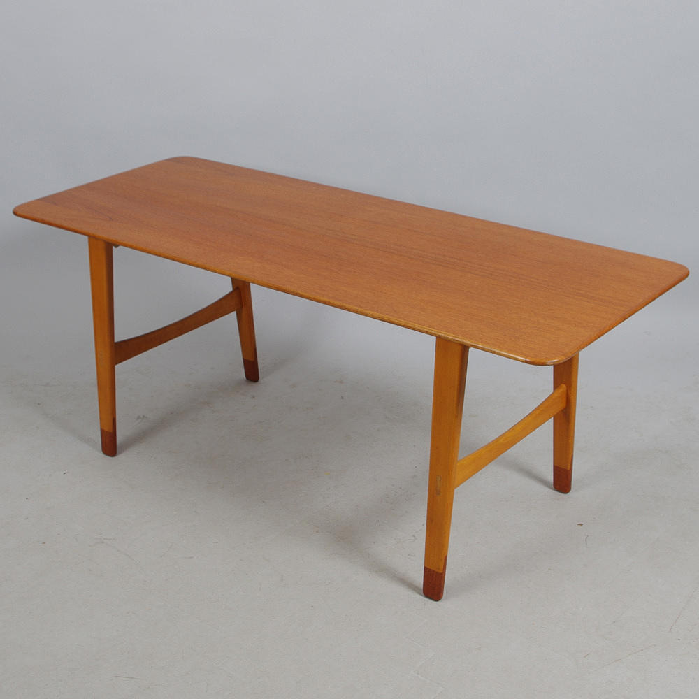 SOFFBORD, teakskiva, benen i bok med teakavslut, 1950/1960-tal.