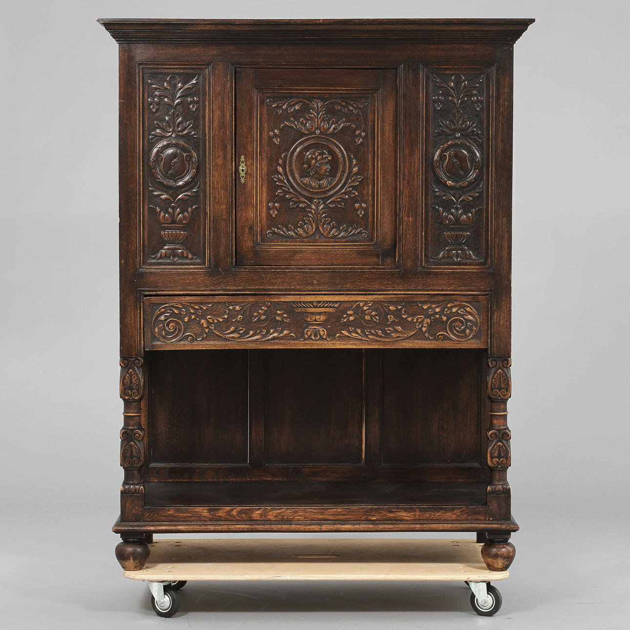 STOLPSKÅP, barockstil, 1900-tal.