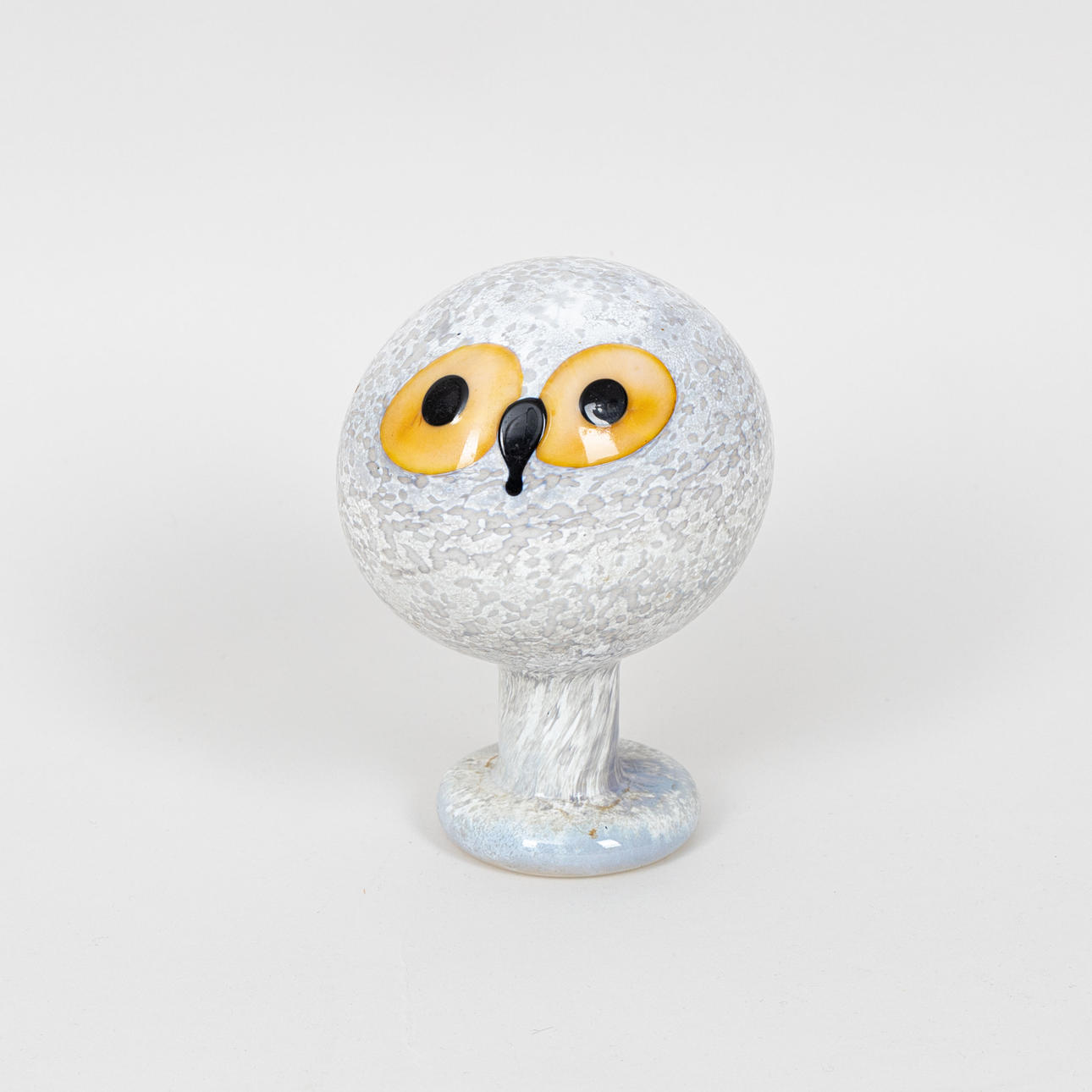 Pearl Owl オイバトイッカ　Oiva Toikka OIVA TOIKKA. GLASS OWL, Pearl owl, signed O. Toikka