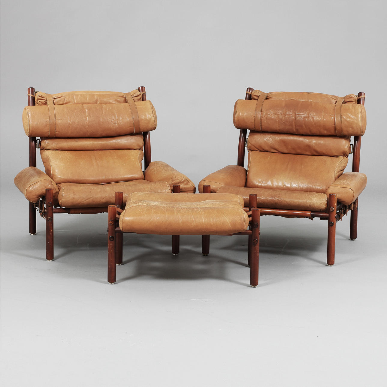 FÅTÖLJER, 1 par samt FOTPALL "Inka" Arne Norell.