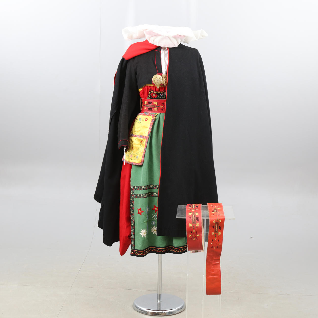 FOLKDRÄKT, Österåker.