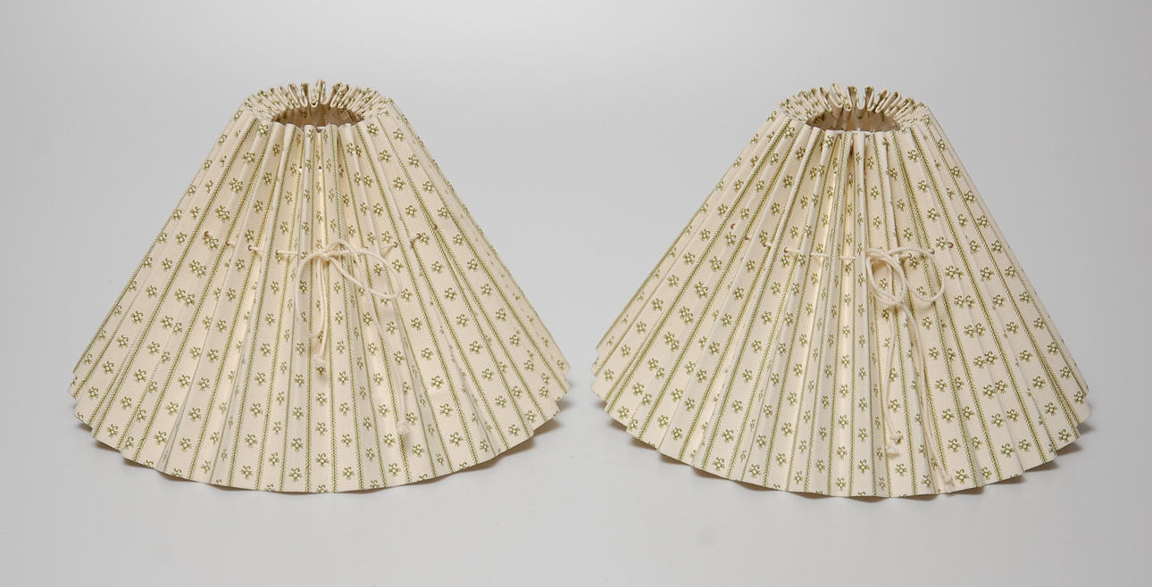 LAMPSKÄRMAR, 1 par, handgjorda, nya.