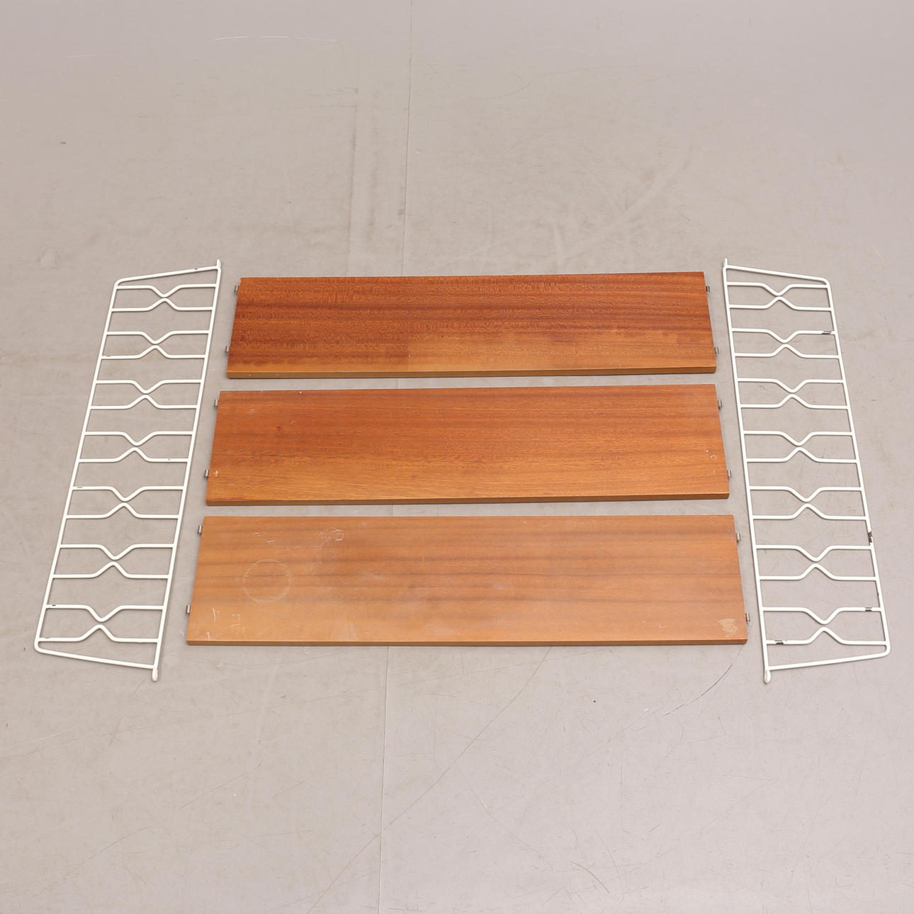 STRINGHYLLA, teak, tre hyllplan, 1900-talets mitt.