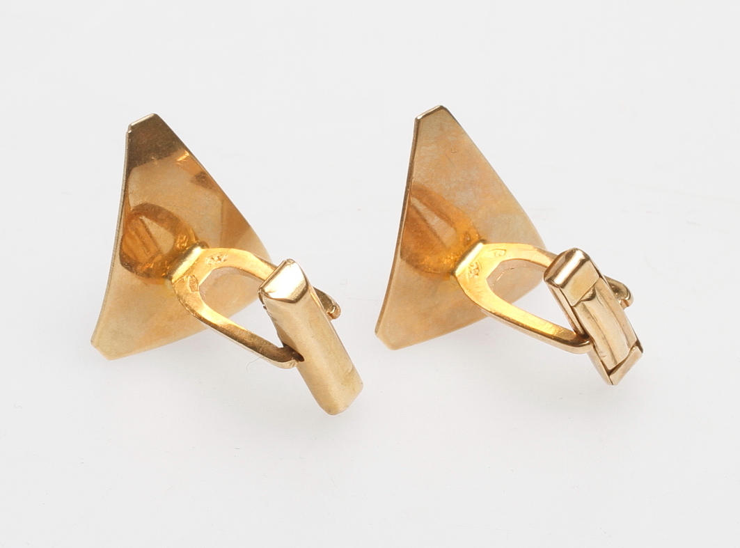 MANSCHETTKNAPPAR, 1 par, 18k guld, vikt ca 10 gr.