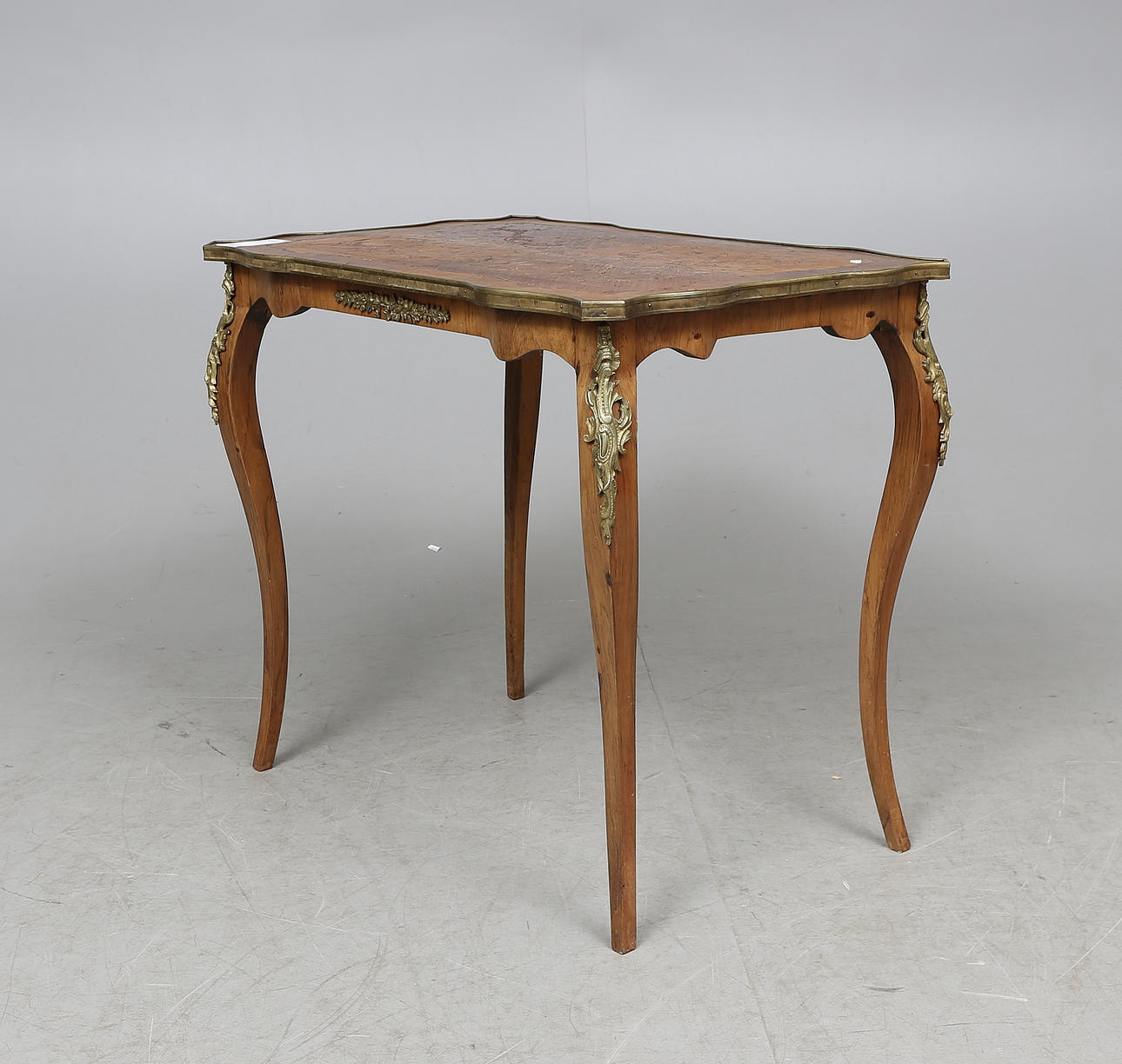 BORD med intarsia, rokokostil, omkring 1900.