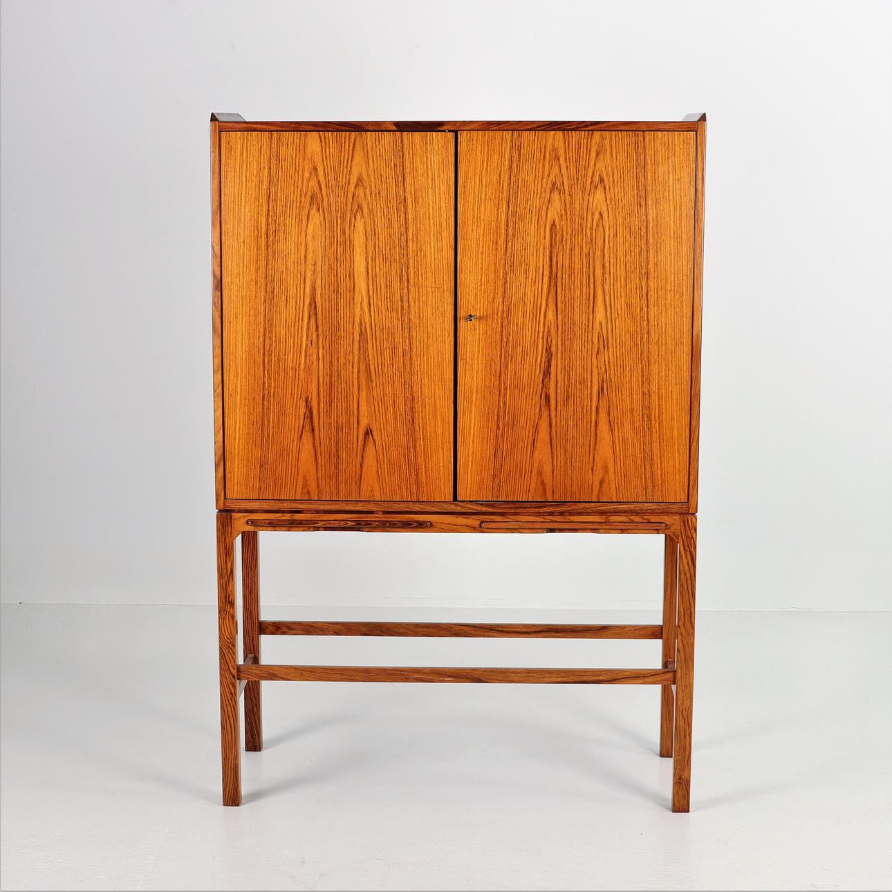 MUEBLE BAR CON ESPEJO, palisandro, años 60.