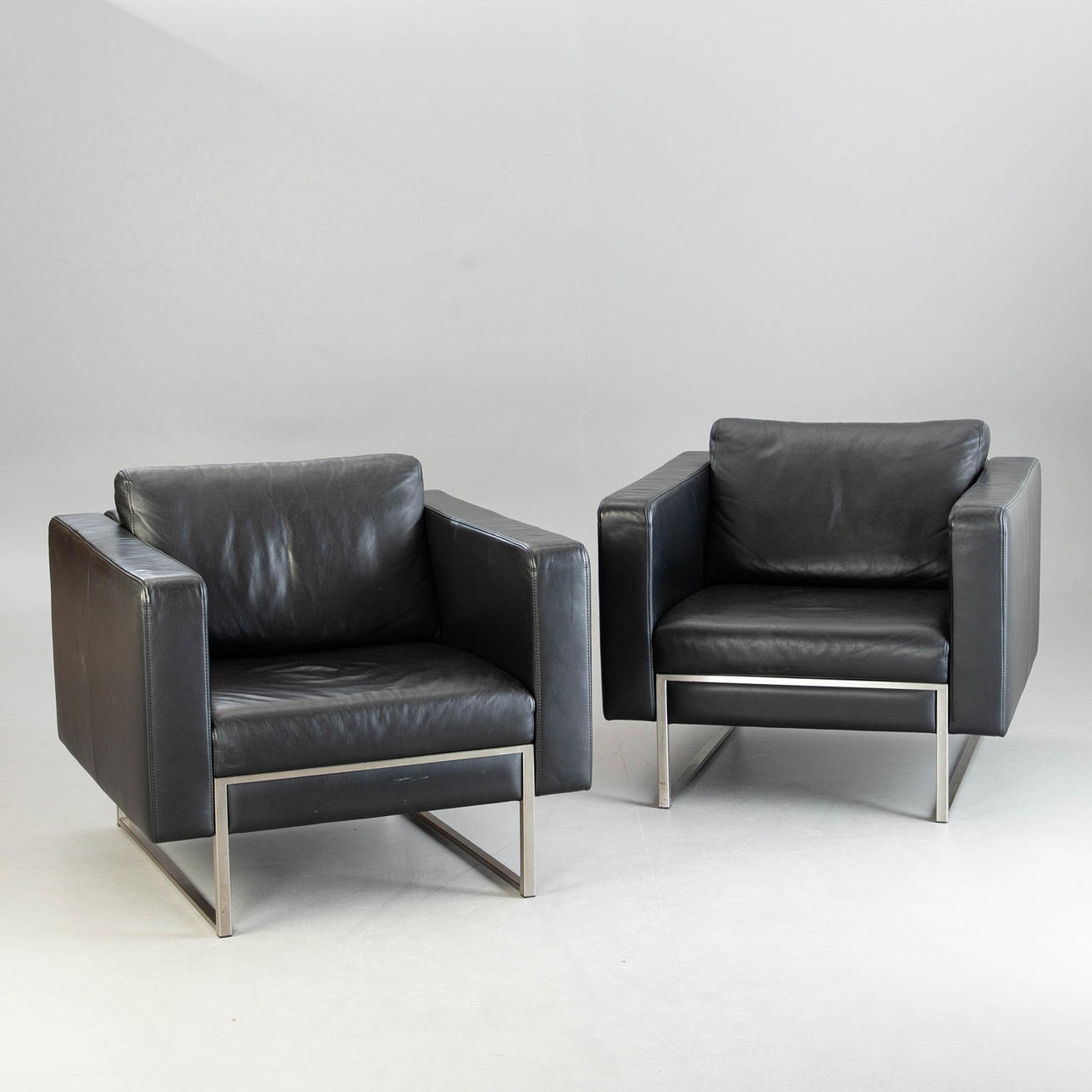 2 Sessel Wöstmann W100, Porsche Design Studio, schwarzes Leder.